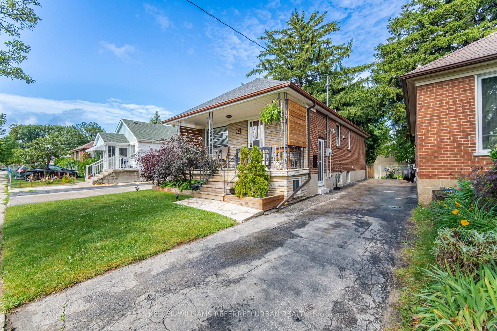 Photo 3 of 41 Parker Avenue, Etobicoke, Stonegate-Queensway — HOMEH