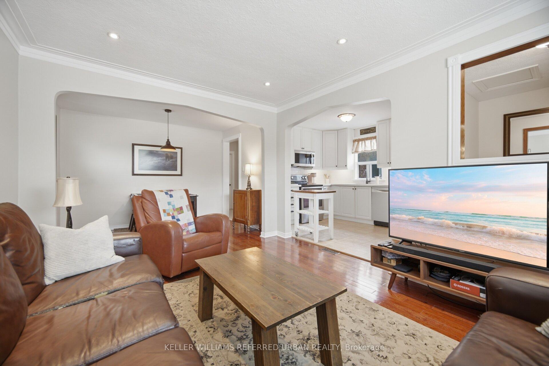 Photo 10 of 41 Parker Avenue, Etobicoke, Stonegate-Queensway — HOMEH