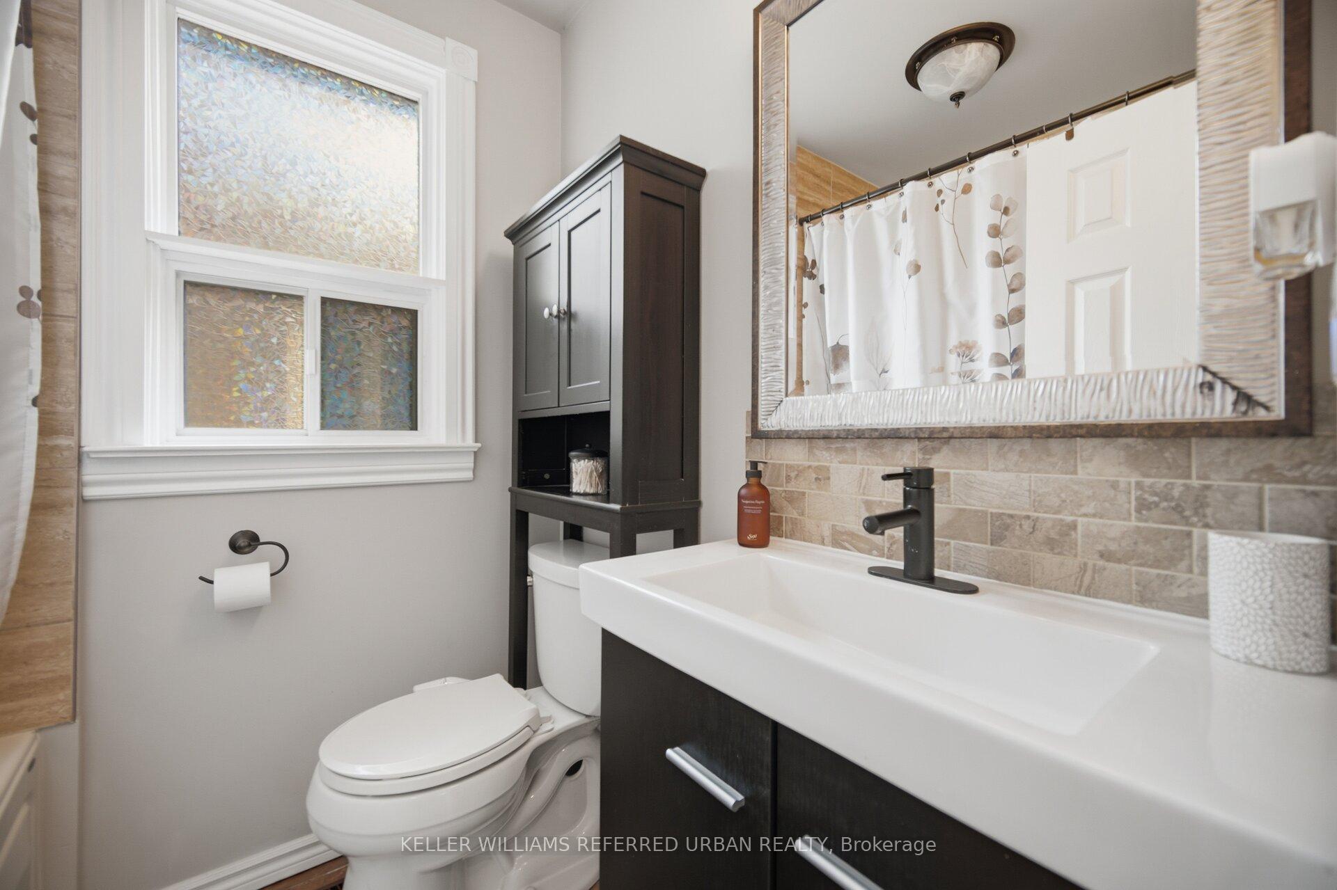 Photo 17 of 41 Parker Avenue, Etobicoke, Stonegate-Queensway — HOMEH