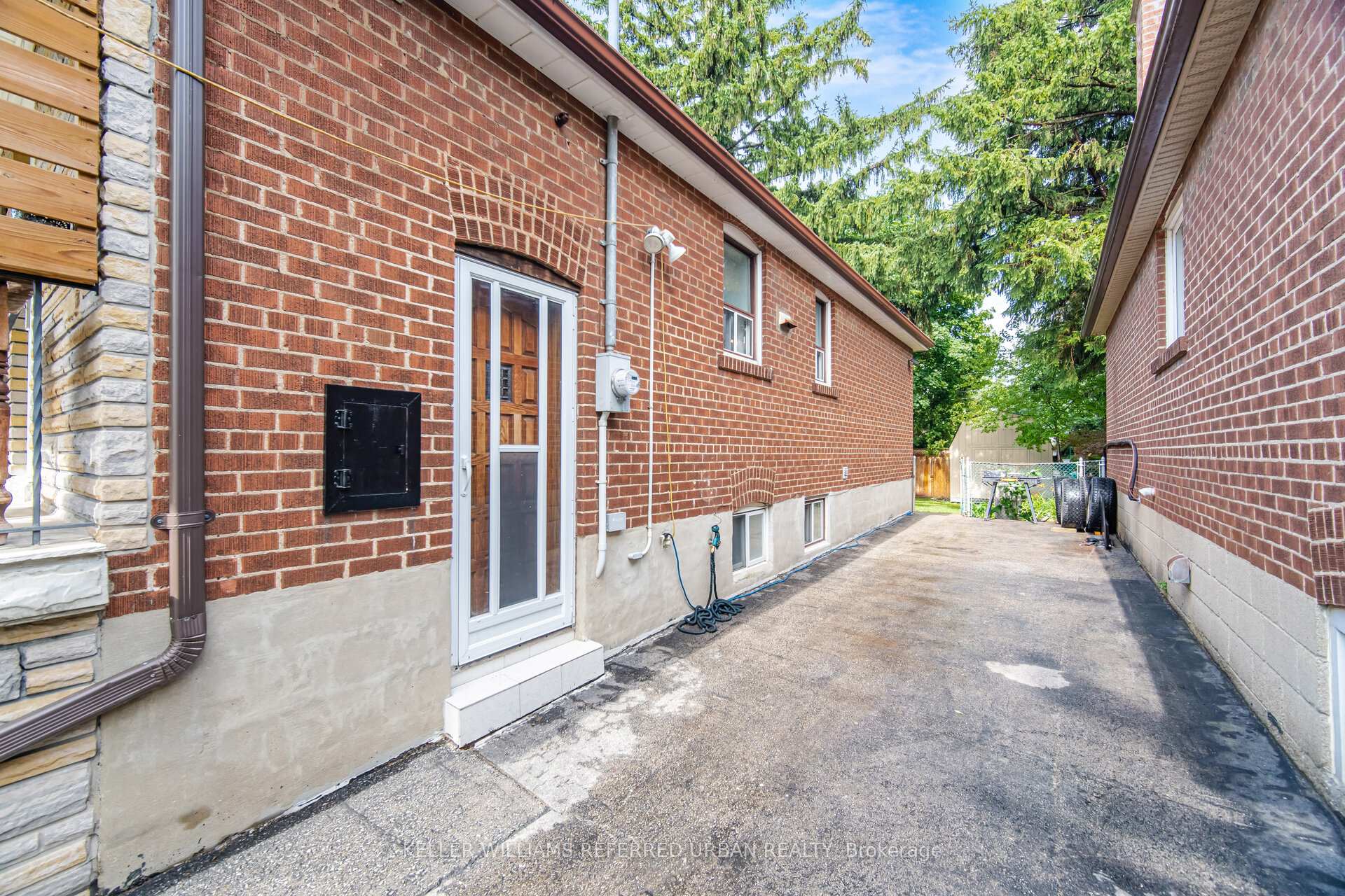 Photo 36 of 41 Parker Avenue, Etobicoke, Stonegate-Queensway — HOMEH