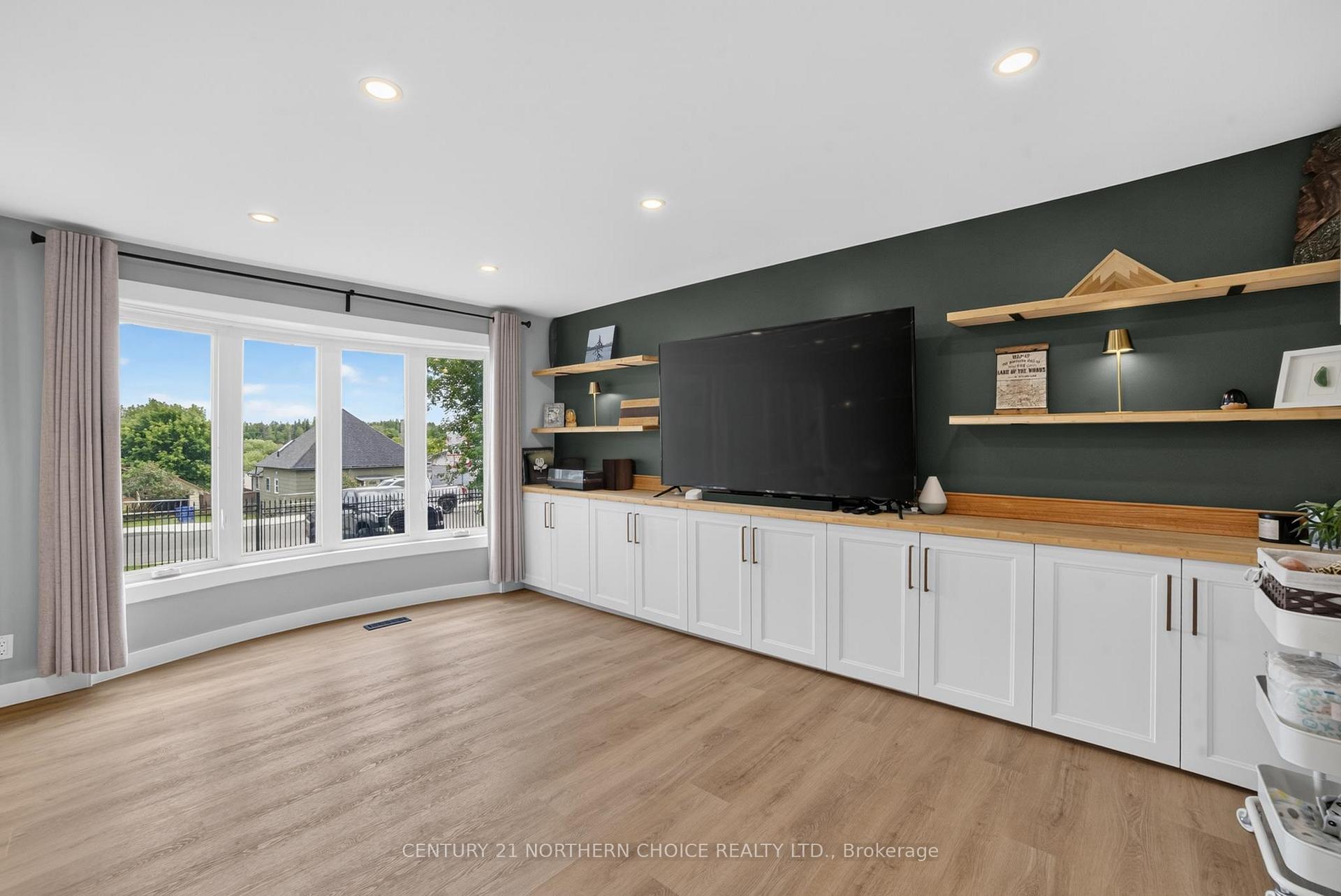 Photo 16 of 1006 Park St, Kenora, Central — HOMEH