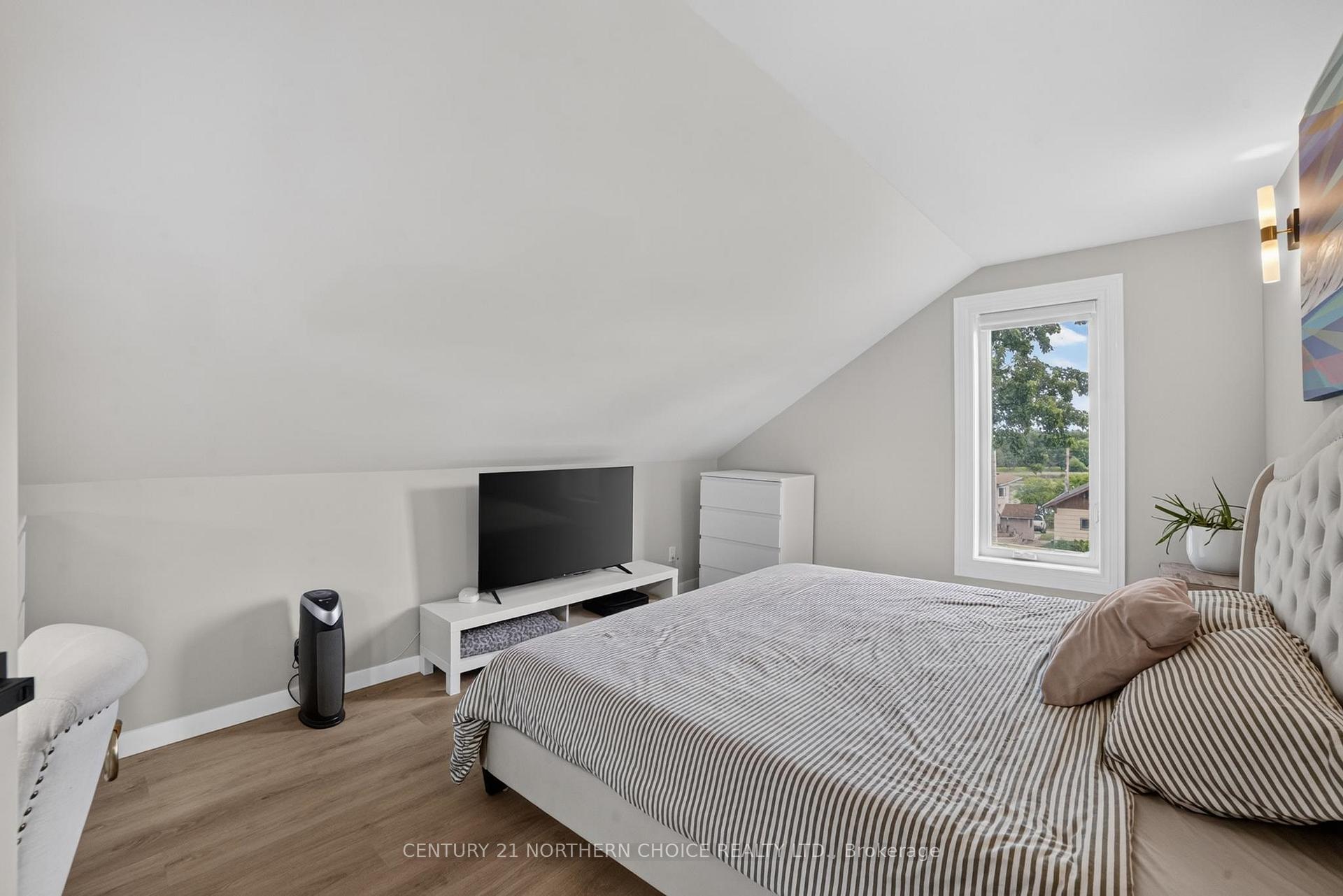 Photo 30 of 1006 Park St, Kenora, Central — HOMEH