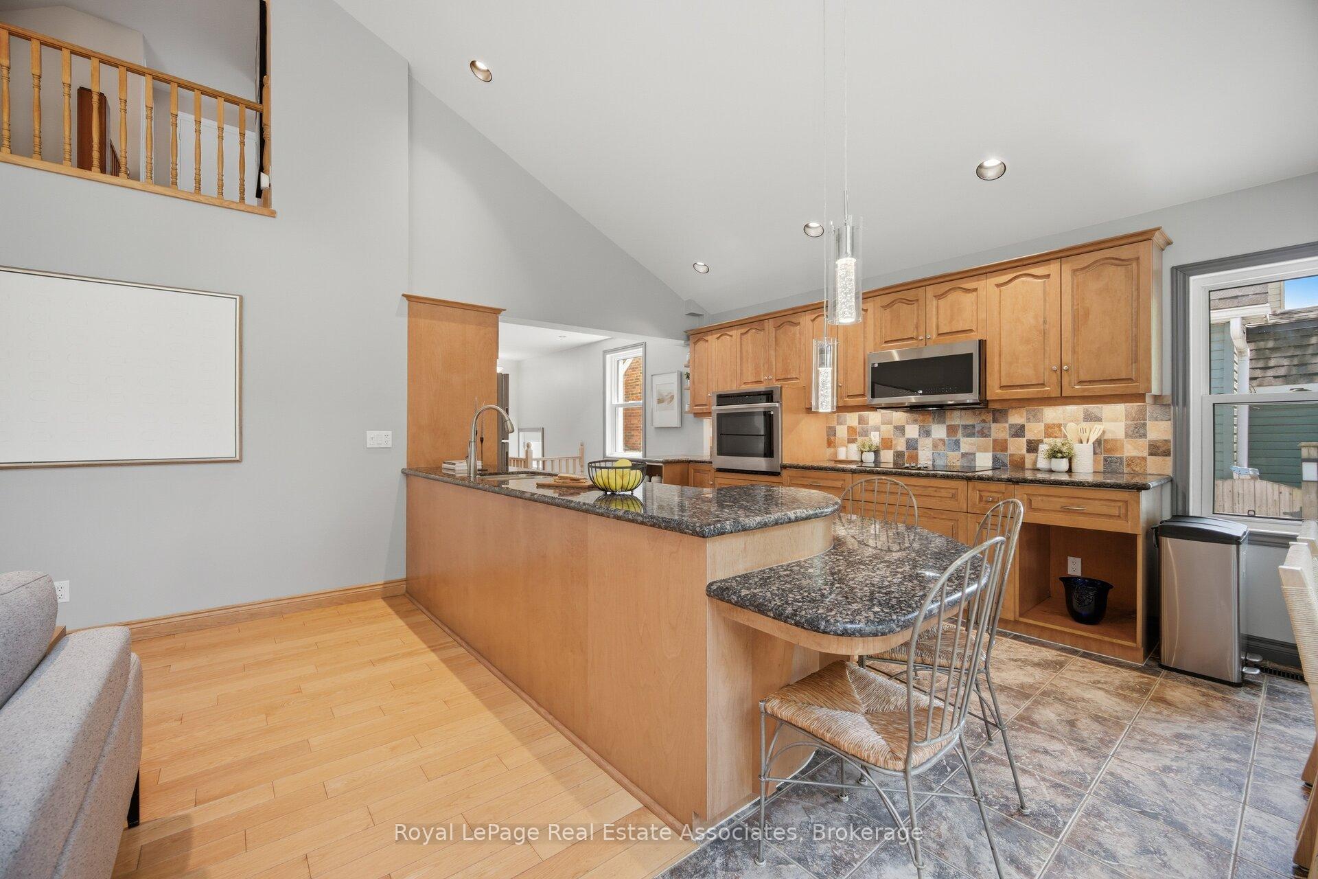 Photo 11 of 32 Plaxton Drive, Toronto, O'Connor-Parkview — HOMEH
