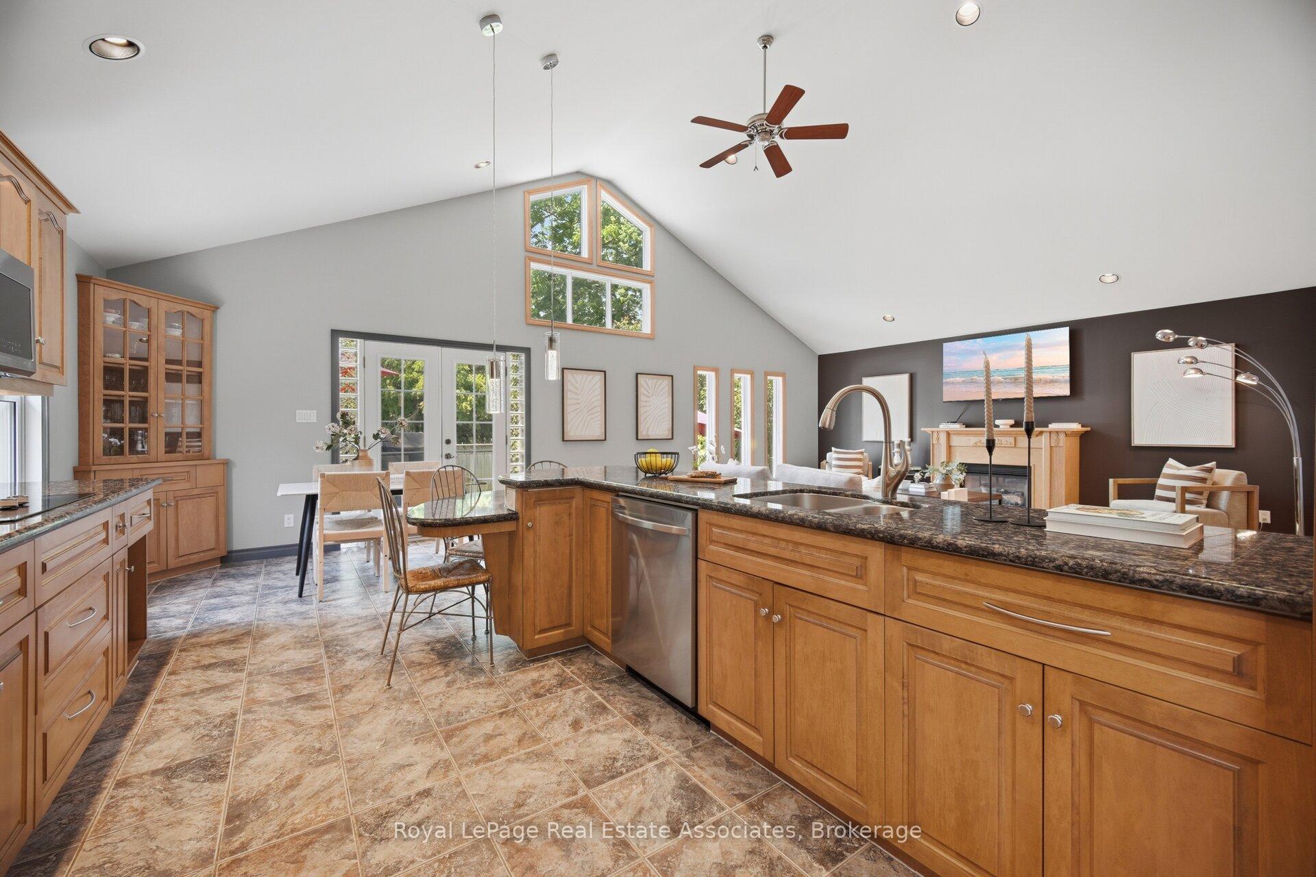 Photo 13 of 32 Plaxton Drive, Toronto, O'Connor-Parkview — HOMEH