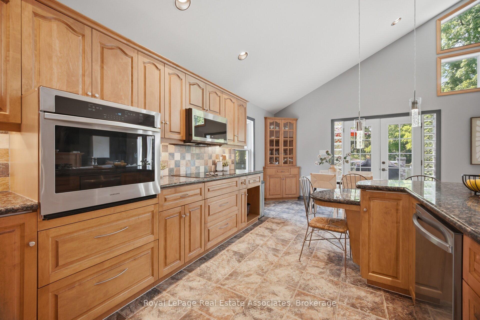 Photo 14 of 32 Plaxton Drive, Toronto, O'Connor-Parkview — HOMEH