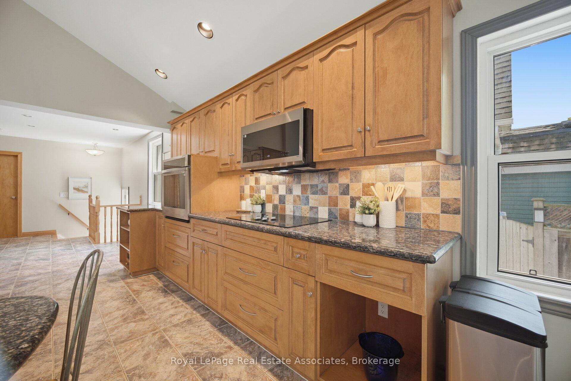 Photo 15 of 32 Plaxton Drive, Toronto, O'Connor-Parkview — HOMEH