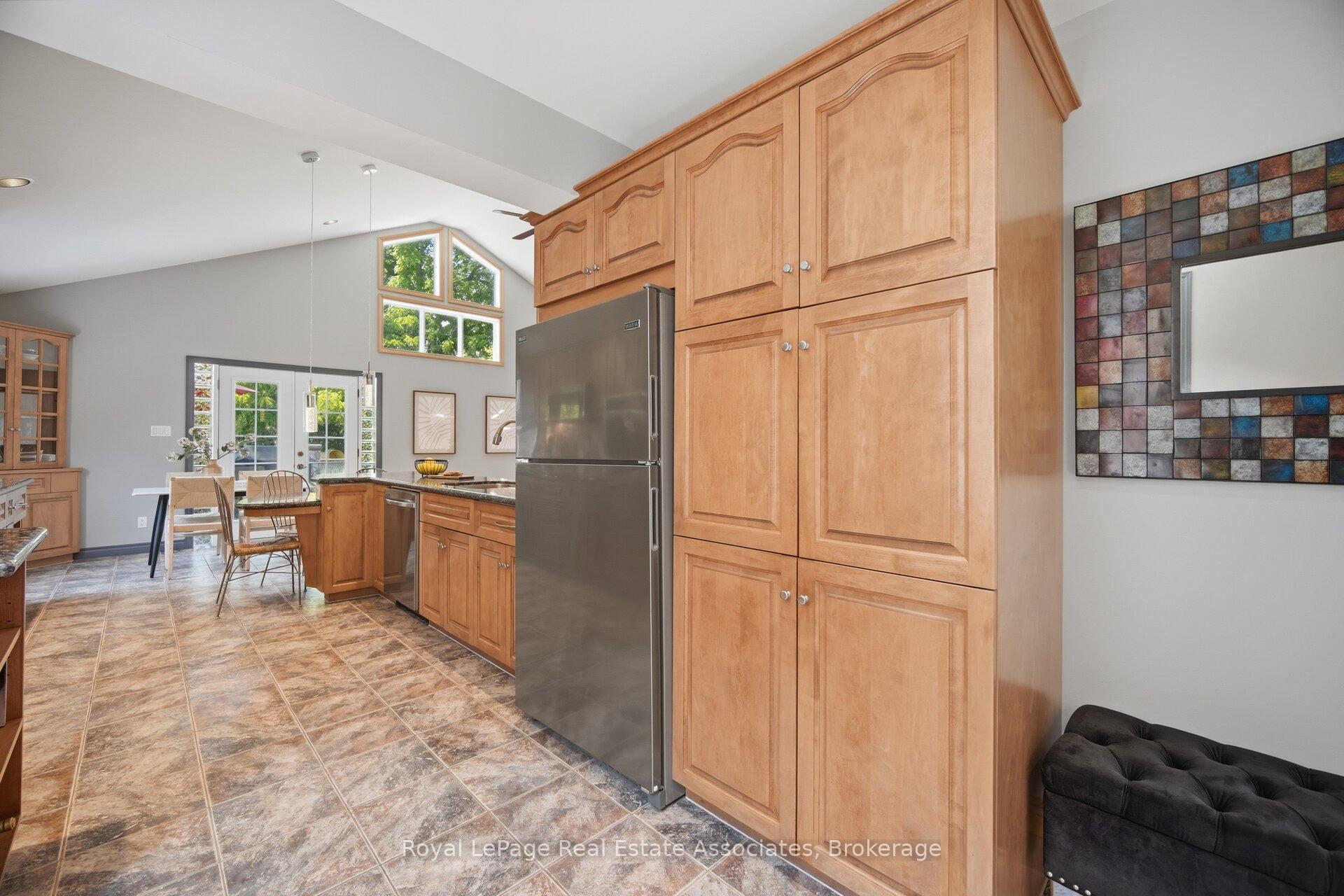 Photo 16 of 32 Plaxton Drive, Toronto, O'Connor-Parkview — HOMEH