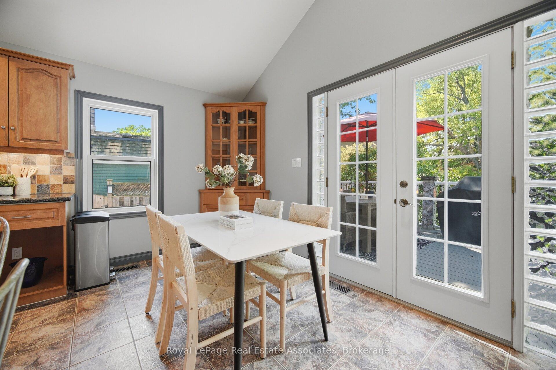 Photo 18 of 32 Plaxton Drive, Toronto, O'Connor-Parkview — HOMEH
