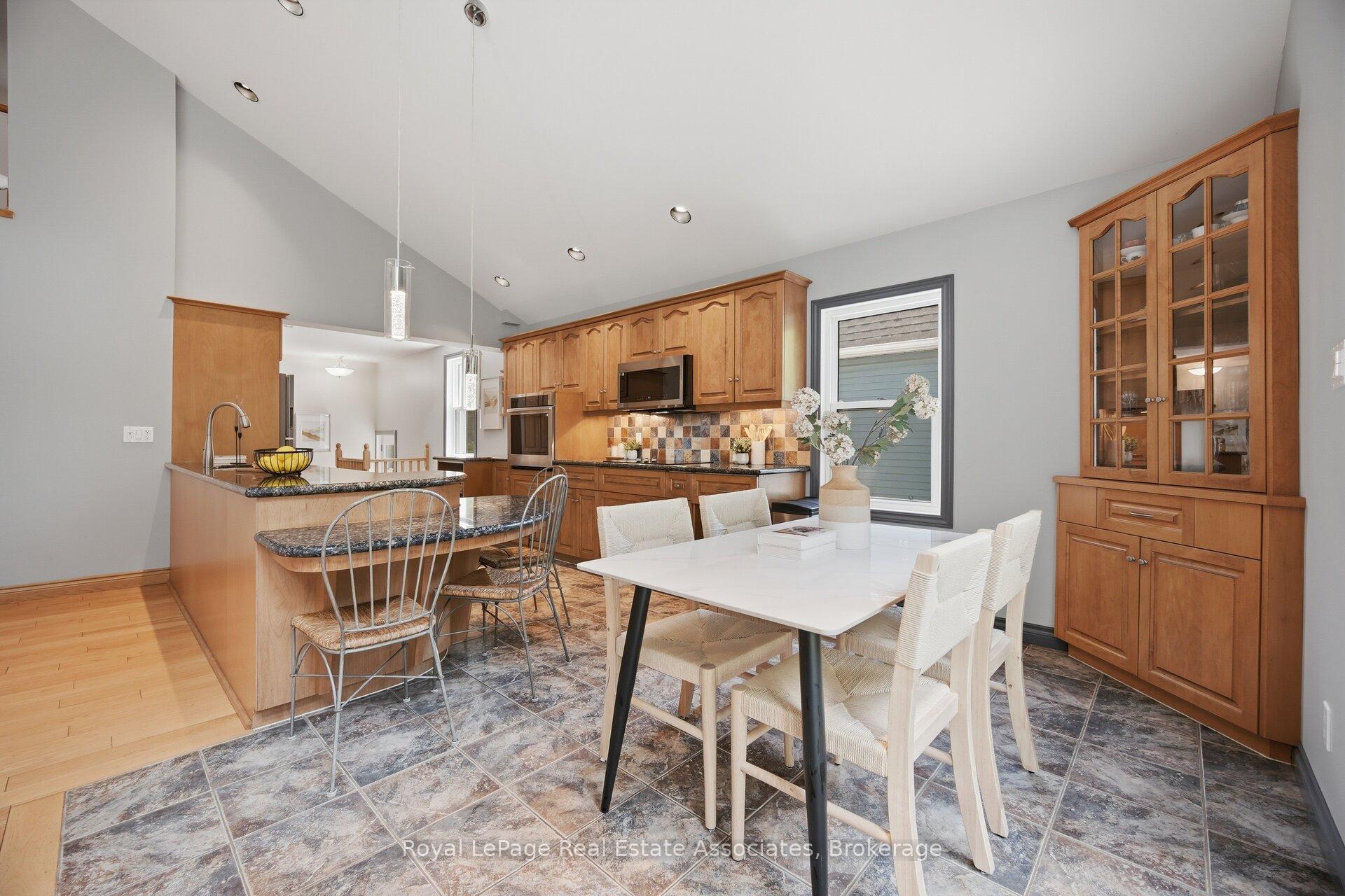 Photo 19 of 32 Plaxton Drive, Toronto, O'Connor-Parkview — HOMEH