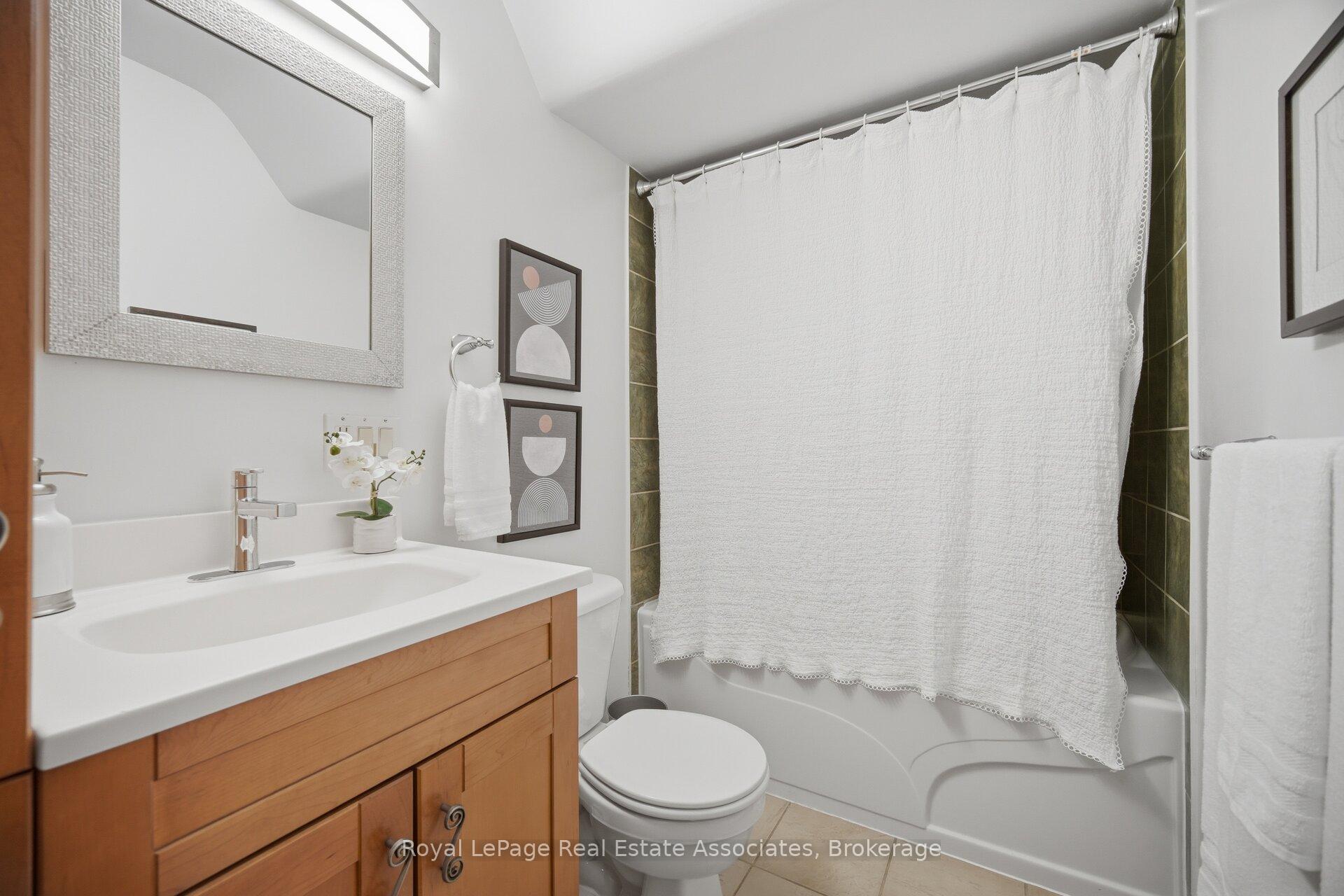 Photo 29 of 32 Plaxton Drive, Toronto, O'Connor-Parkview — HOMEH