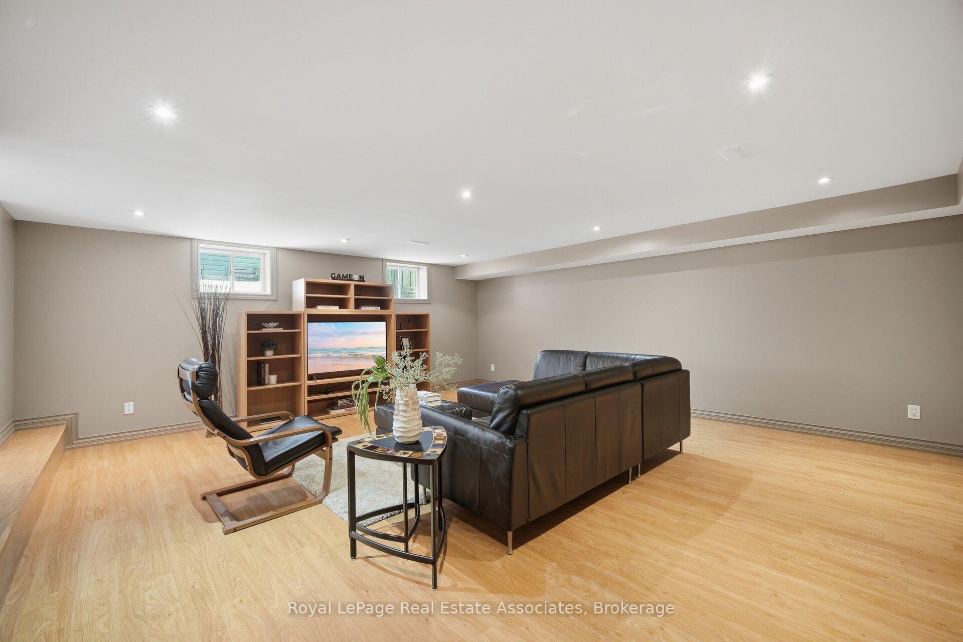 Photo 33 of 32 Plaxton Drive, Toronto, O'Connor-Parkview — HOMEH