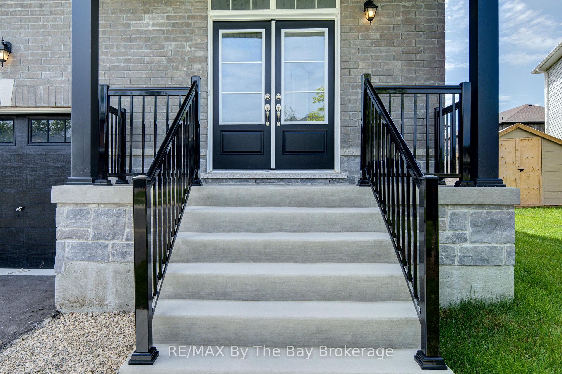 Photo 4 of 19 Amber Drive, Wasaga Beach — HOMEH