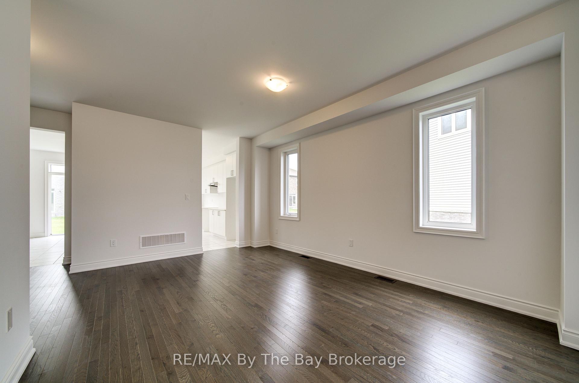 Photo 8 of 19 Amber Drive, Wasaga Beach — HOMEH