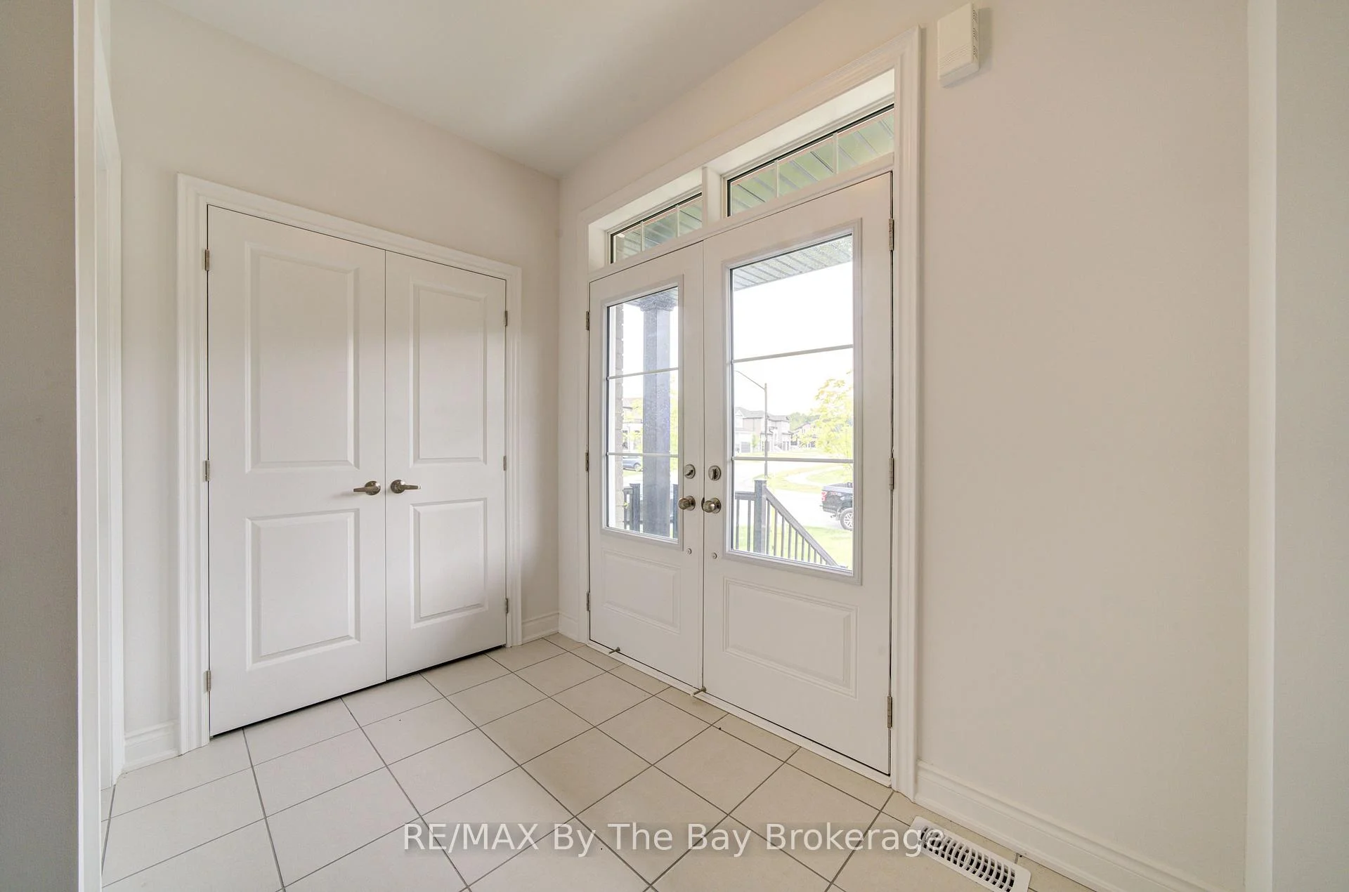 Photo 11 of 19 Amber Drive, Wasaga Beach — HOMEH