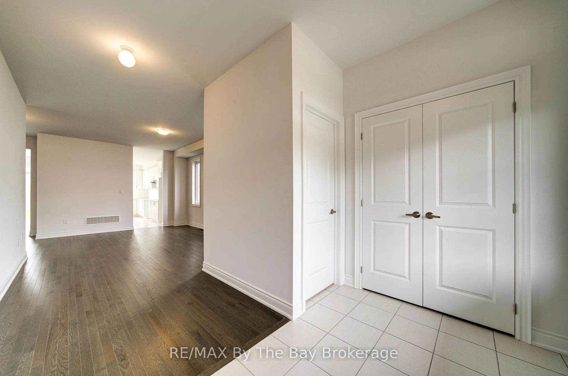 Photo 12 of 19 Amber Drive, Wasaga Beach — HOMEH
