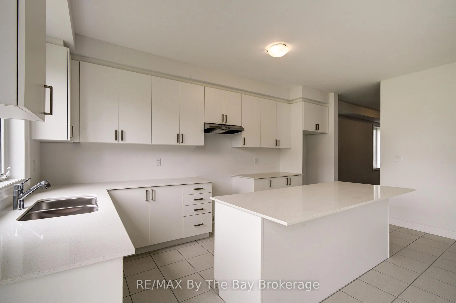 Photo 16 of 19 Amber Drive, Wasaga Beach — HOMEH