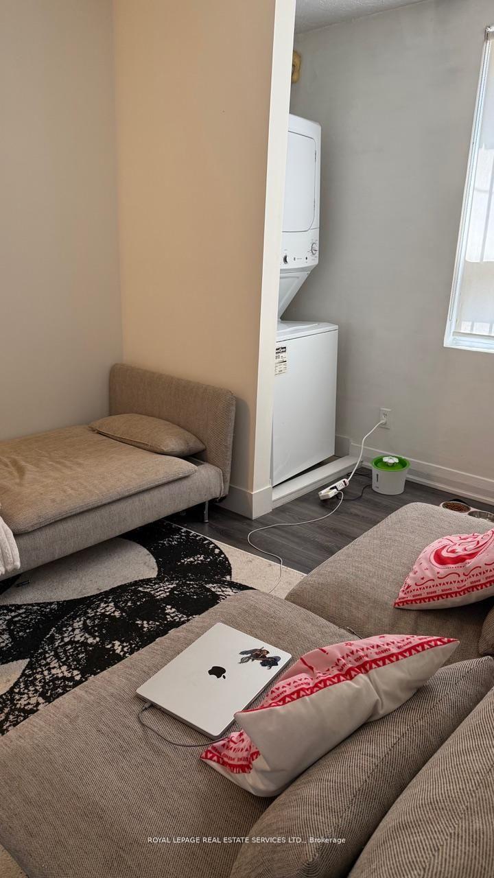 Photo 2 of Unit B, 136 Avenue Road, Toronto, The Annex — HOMEH