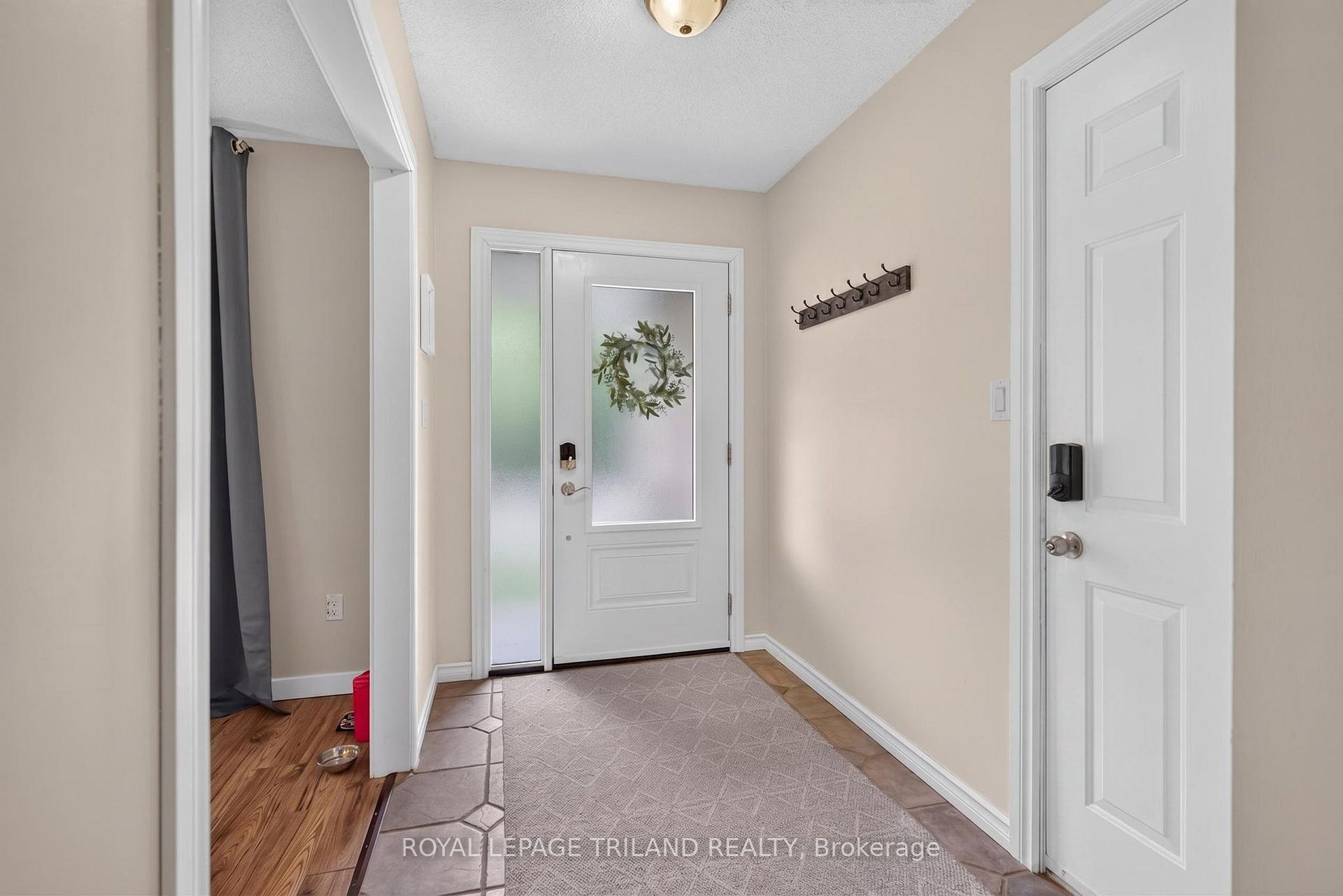 Photo 3 of 56 Parkview Crescent, Strathroy-Caradoc, SE — HOMEH