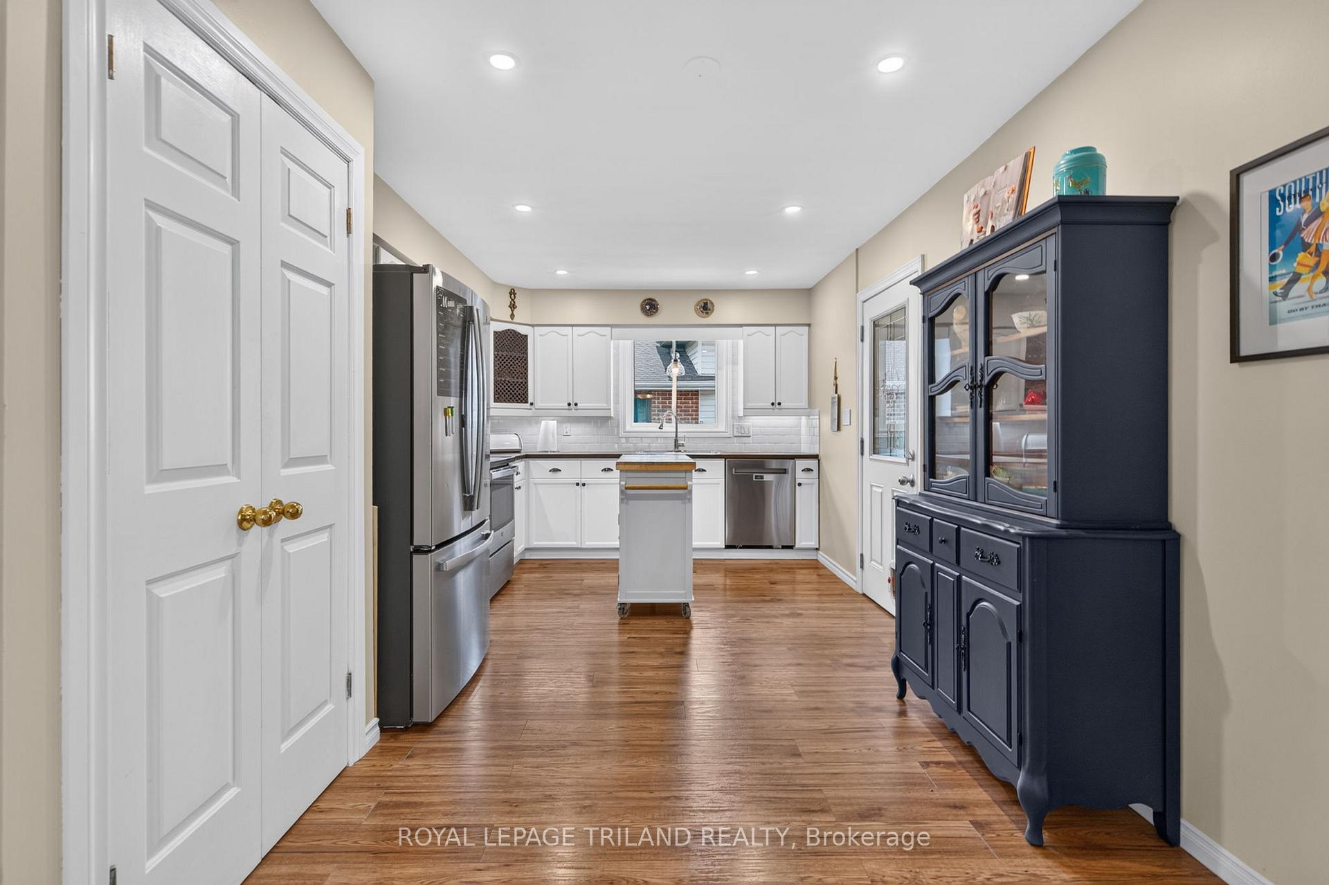 Photo 7 of 56 Parkview Crescent, Strathroy-Caradoc, SE — HOMEH