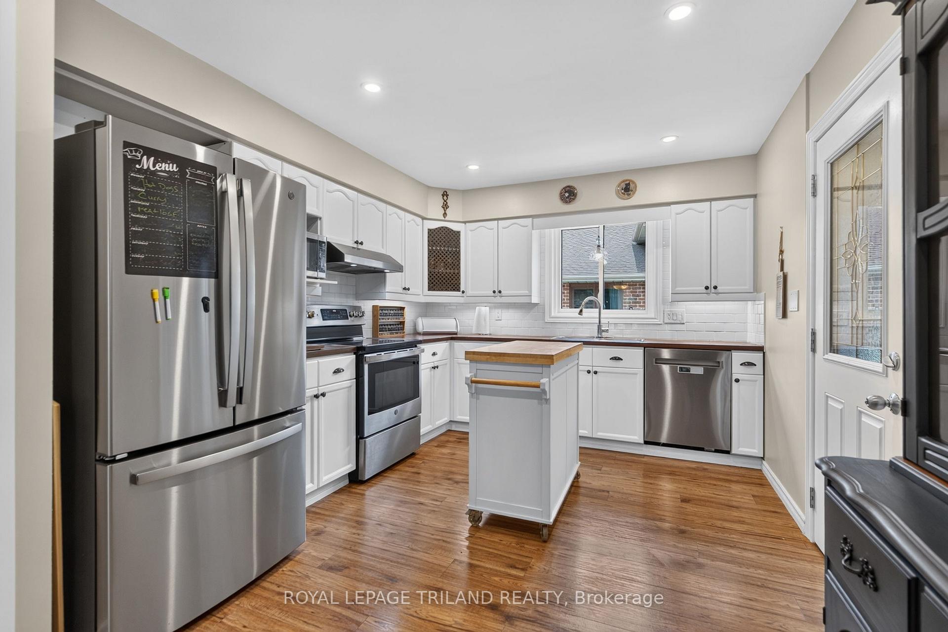 Photo 8 of 56 Parkview Crescent, Strathroy-Caradoc, SE — HOMEH