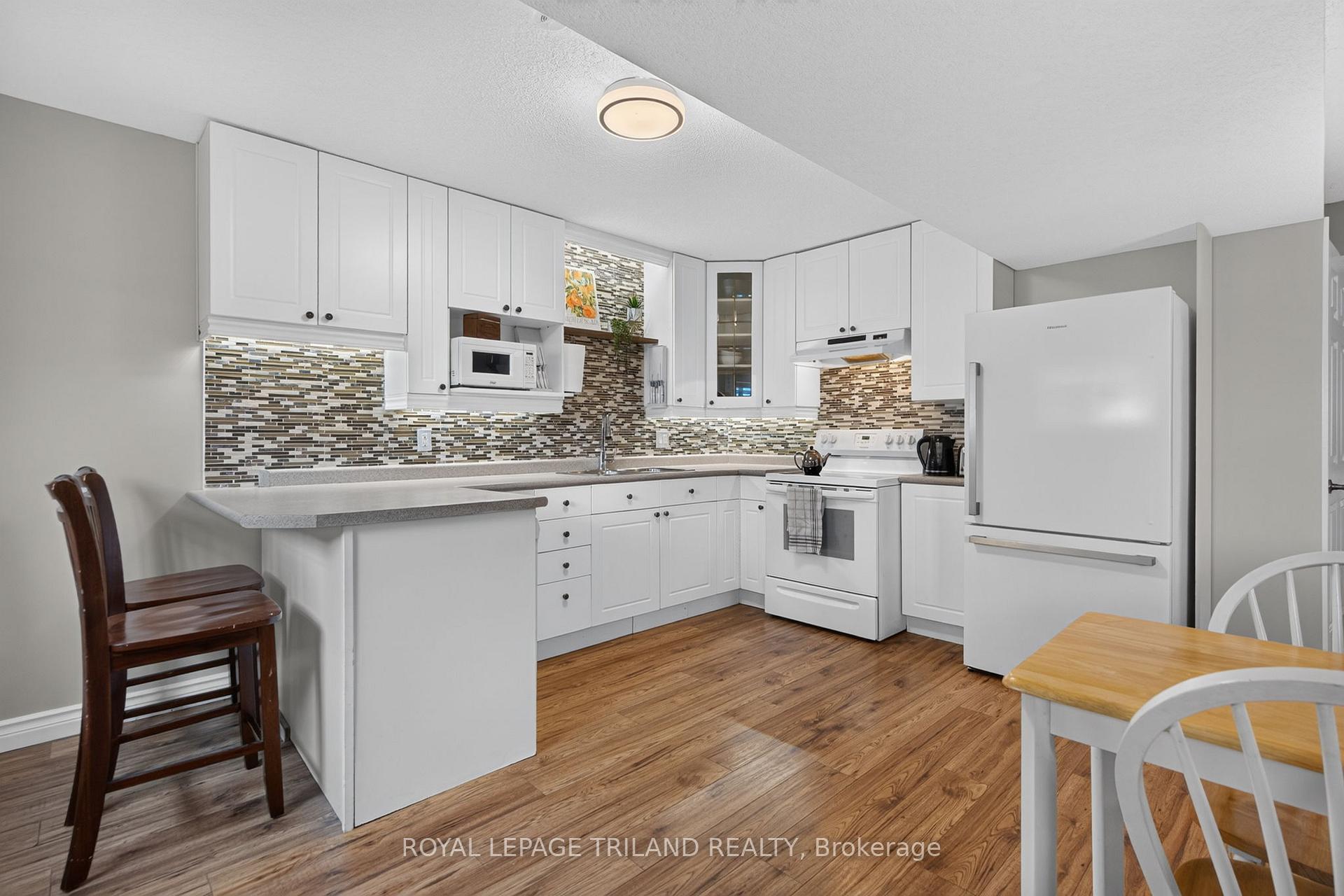 Photo 24 of 56 Parkview Crescent, Strathroy-Caradoc, SE — HOMEH