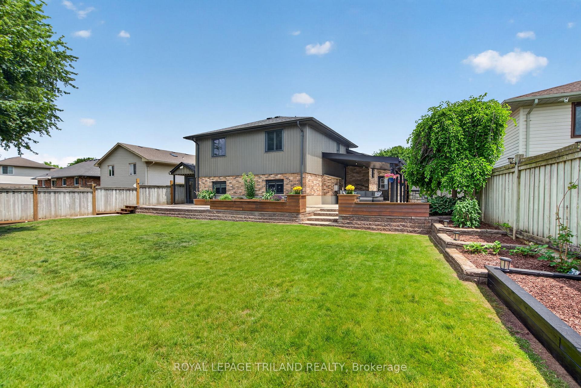 Photo 49 of 56 Parkview Crescent, Strathroy-Caradoc, SE — HOMEH