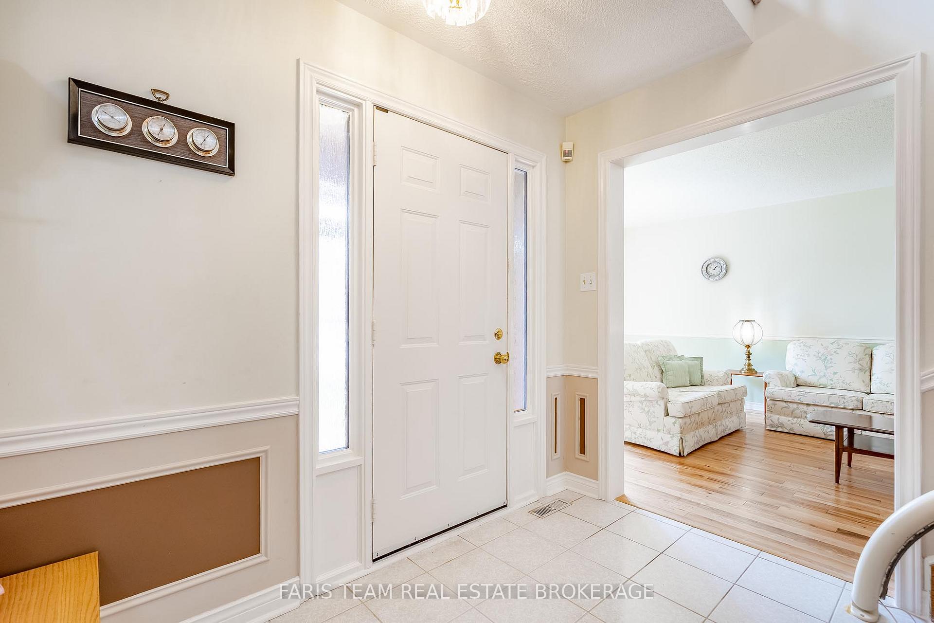 Photo 5 of 491 Ferndale Drive N, Barrie, Northwest — HOMEH