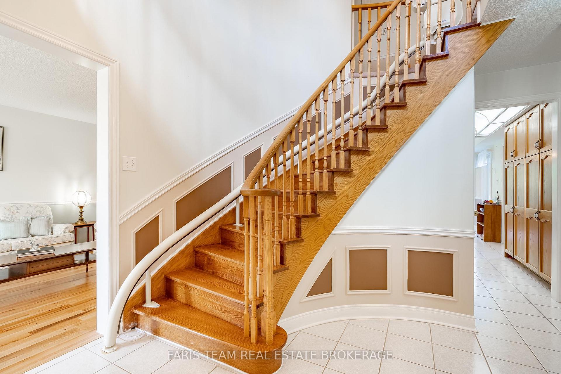 Photo 6 of 491 Ferndale Drive N, Barrie, Northwest — HOMEH