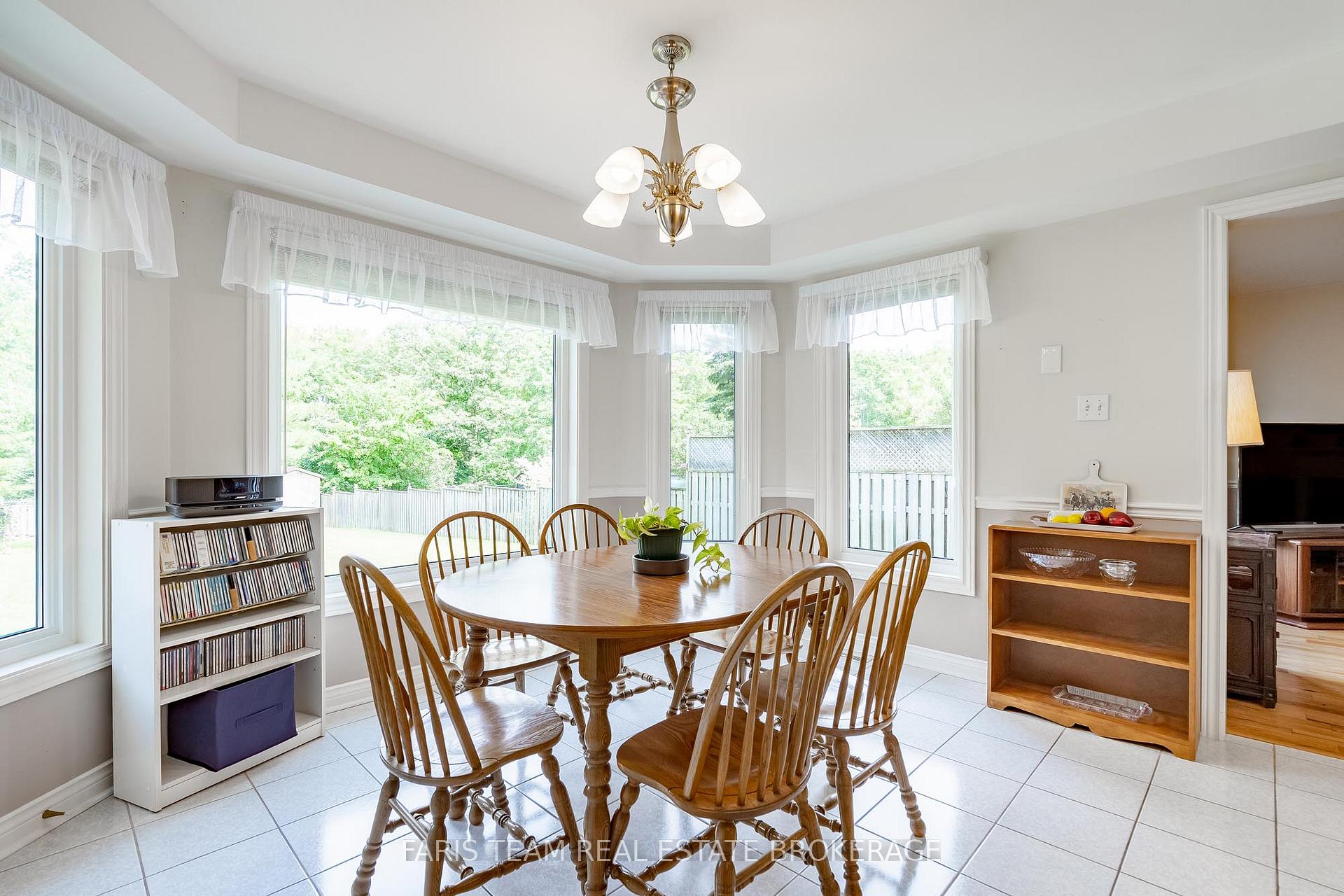 Photo 10 of 491 Ferndale Drive N, Barrie, Northwest — HOMEH