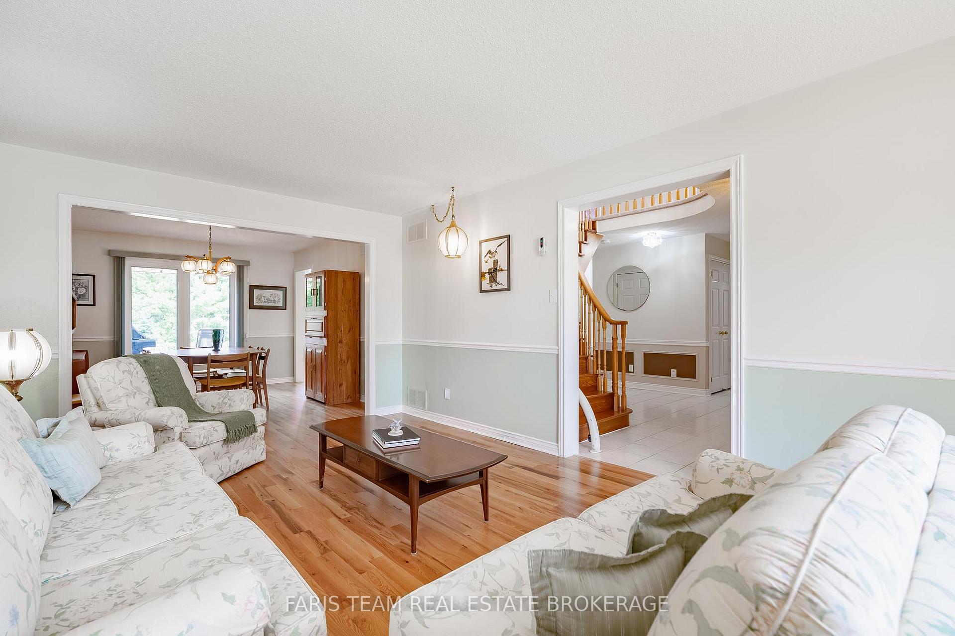 Photo 15 of 491 Ferndale Drive N, Barrie, Northwest — HOMEH