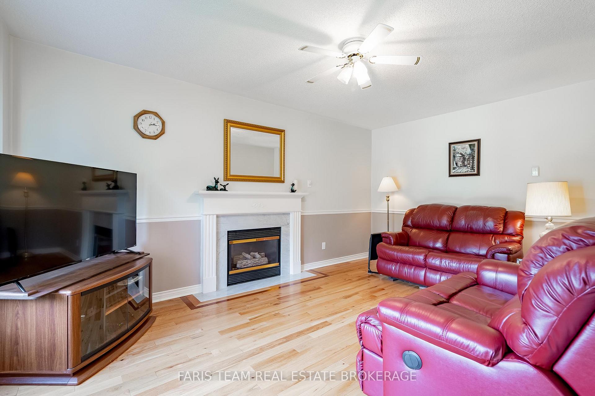 Photo 16 of 491 Ferndale Drive N, Barrie, Northwest — HOMEH