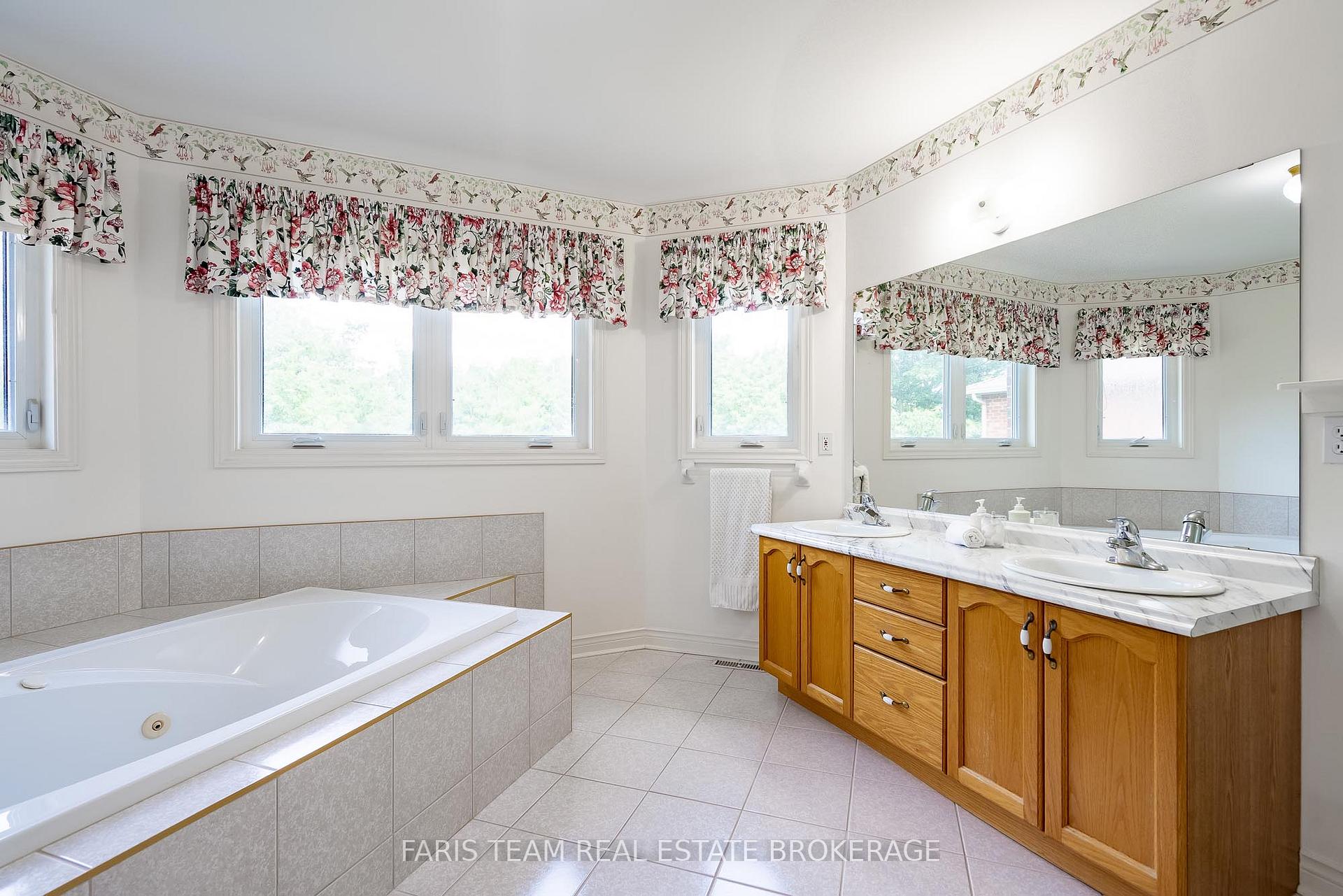 Photo 22 of 491 Ferndale Drive N, Barrie, Northwest — HOMEH