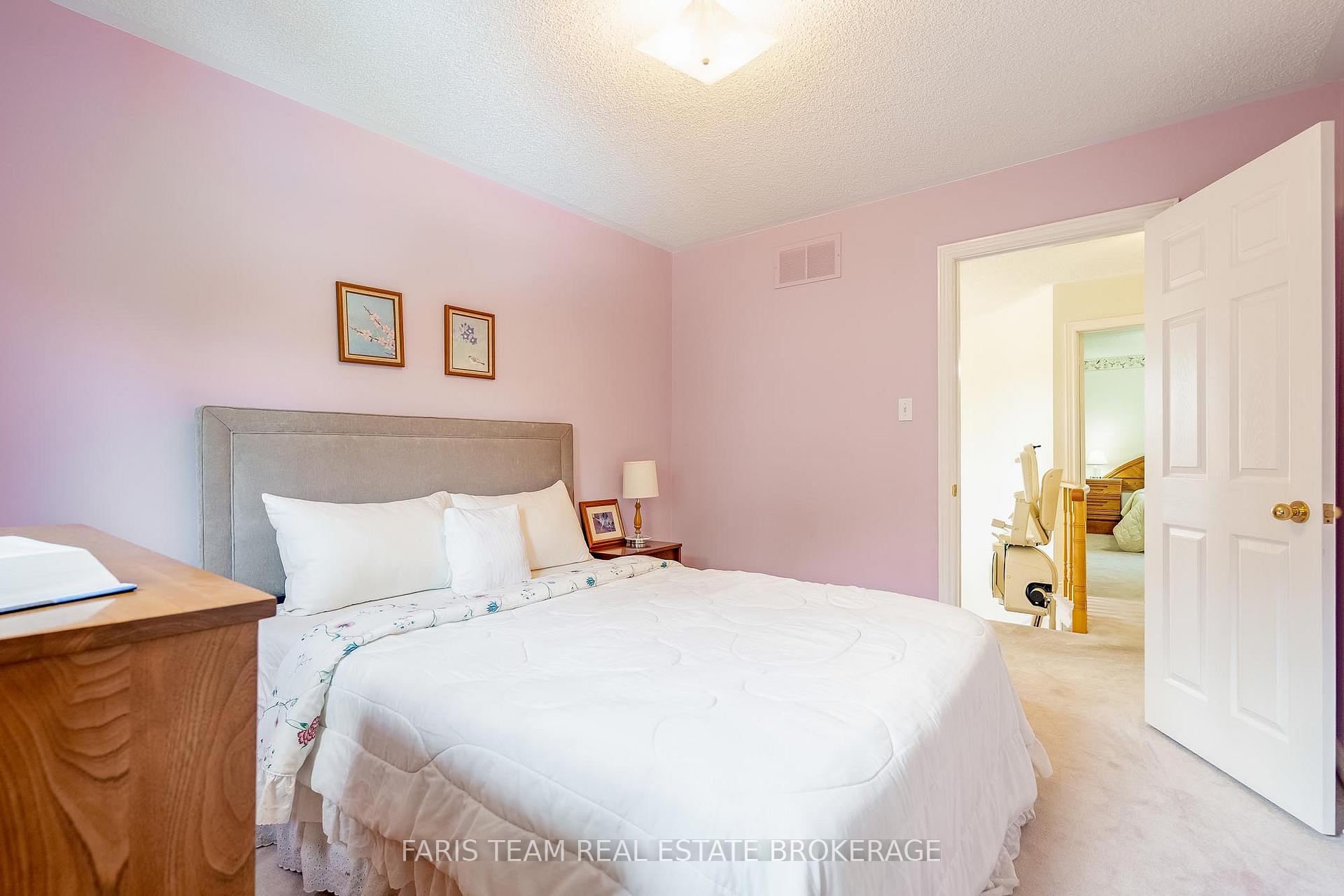 Photo 26 of 491 Ferndale Drive N, Barrie, Northwest — HOMEH