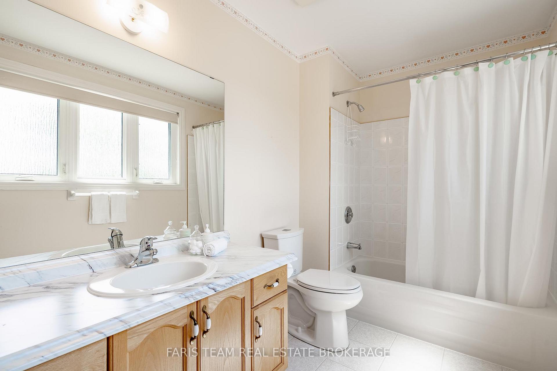 Photo 27 of 491 Ferndale Drive N, Barrie, Northwest — HOMEH
