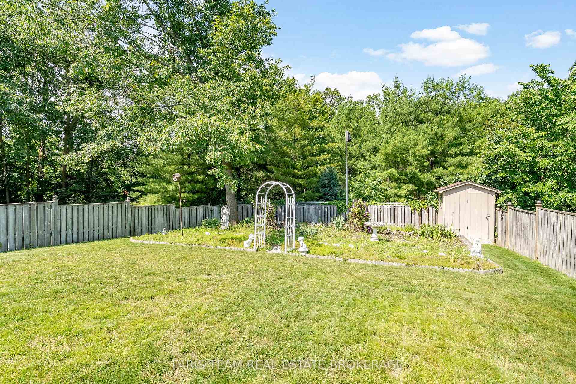 Photo 35 of 491 Ferndale Drive N, Barrie, Northwest — HOMEH