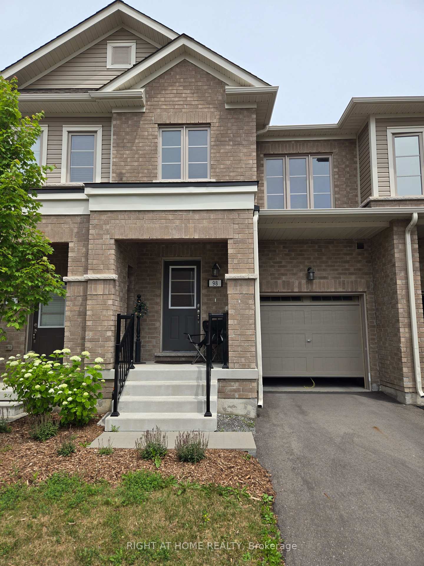 Photo 1 of 98 Senay Circle NW, Clarington, Courtice — HOMEH