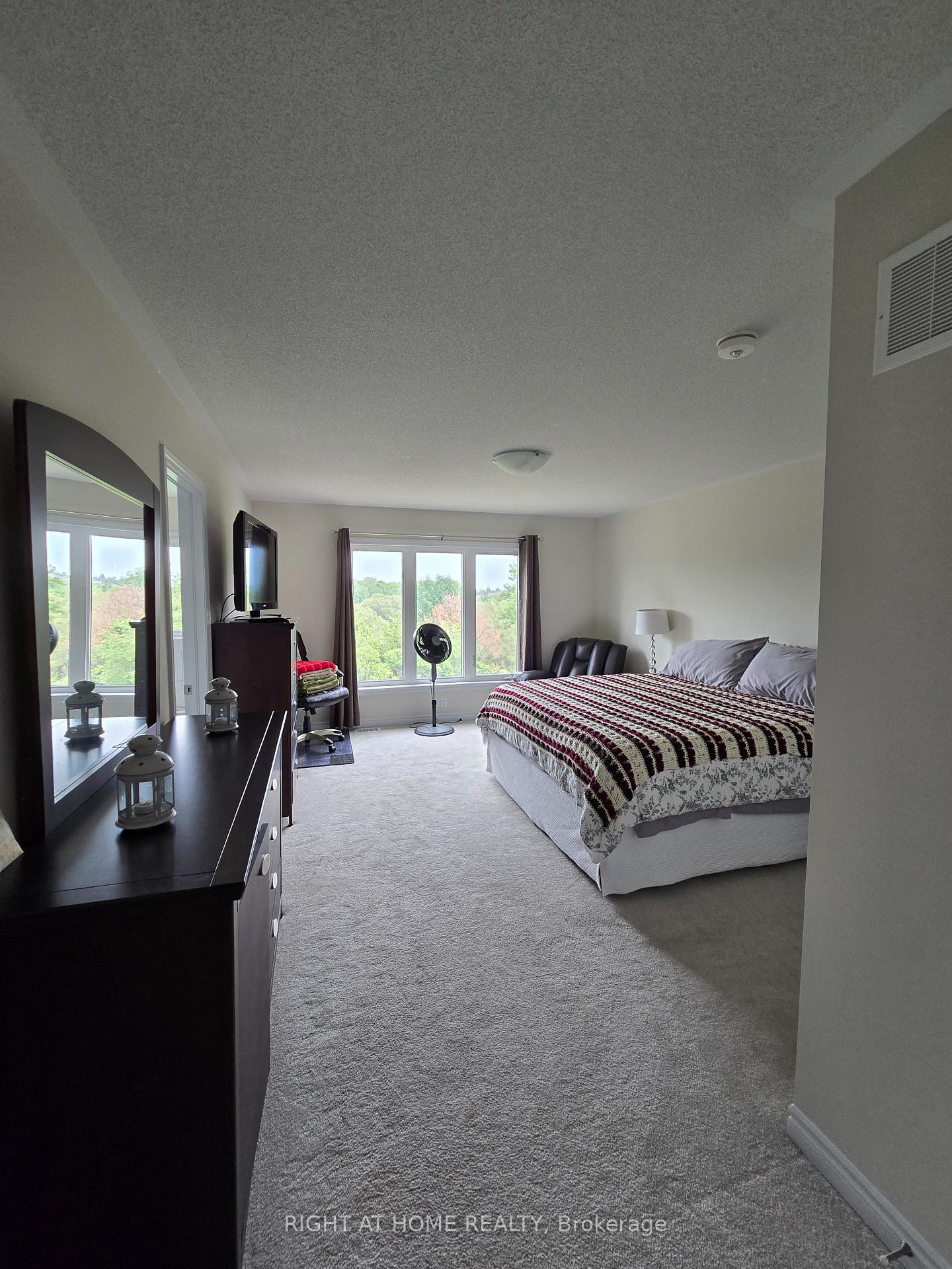 Photo 9 of 98 Senay Circle NW, Clarington, Courtice — HOMEH