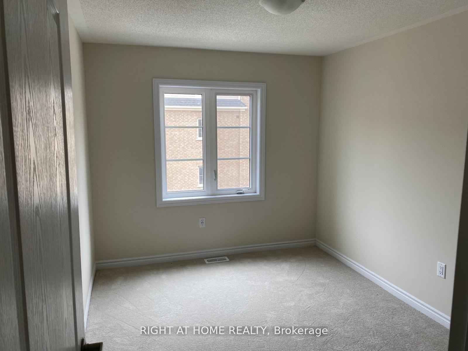 Photo 13 of 98 Senay Circle NW, Clarington, Courtice — HOMEH
