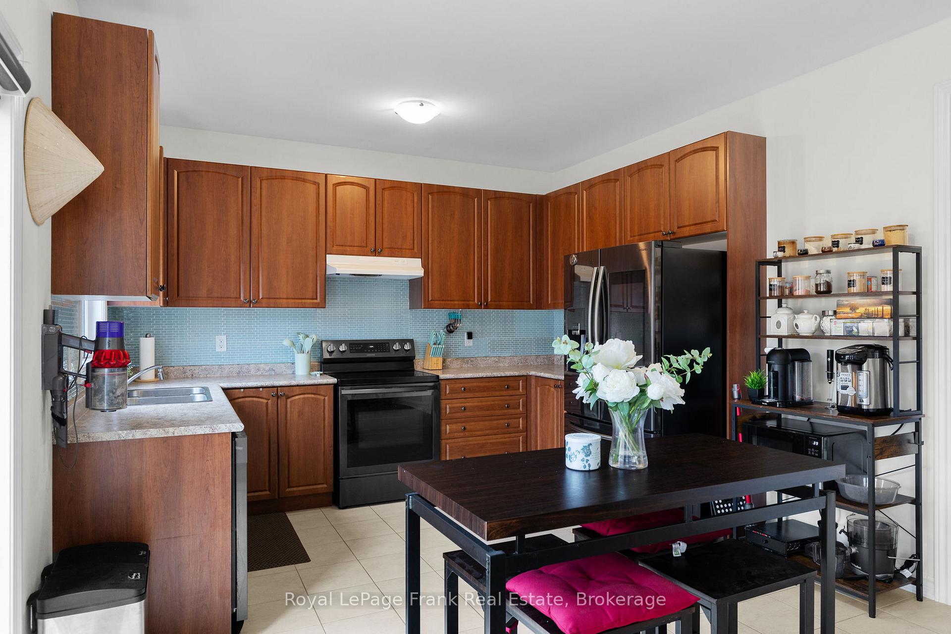 Photo 21 of 18 Stoddart Street, Brock, Beaverton — HOMEH