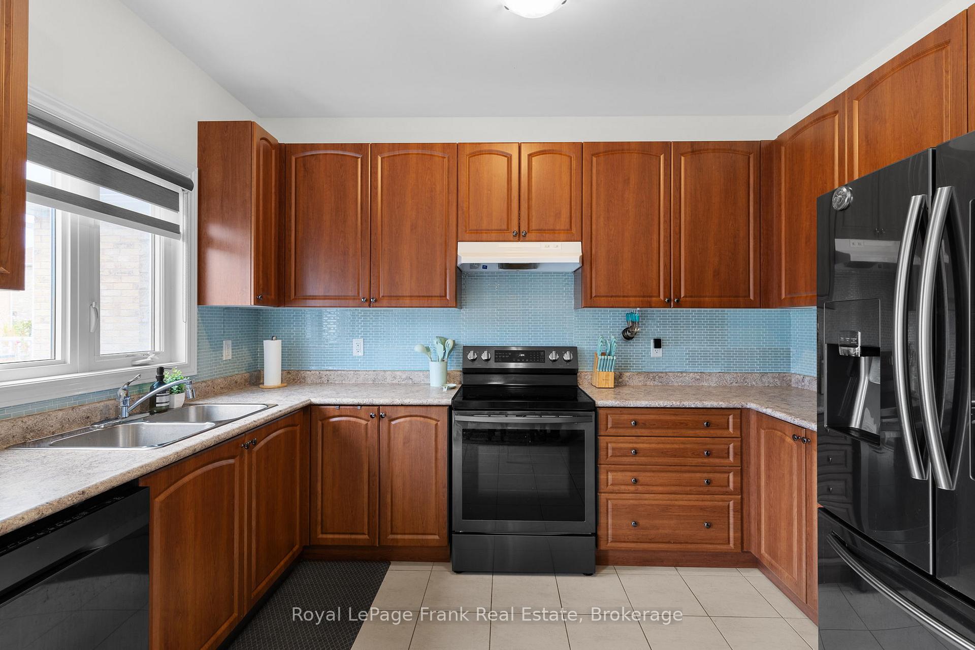 Photo 22 of 18 Stoddart Street, Brock, Beaverton — HOMEH