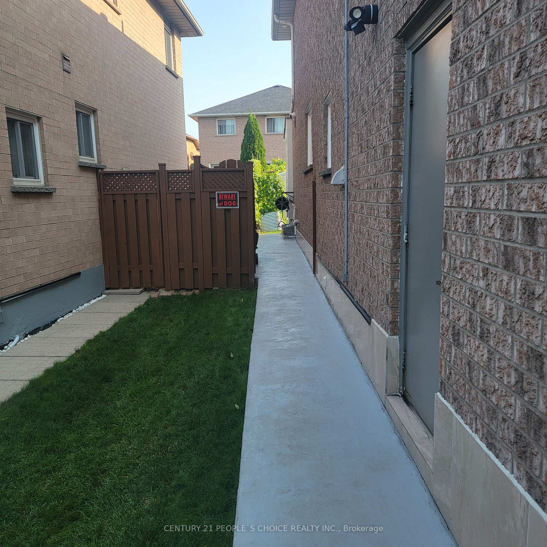Photo 2 of Unit Bsmt, 31 Pinecone Drive, Etobicoke, West Humber-Clairville — HOMEH