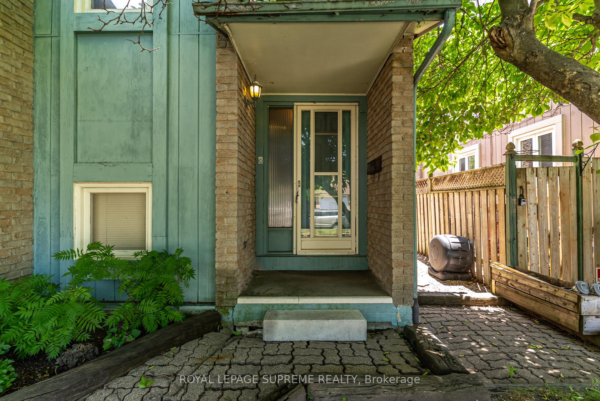 Photo 3 of 88 Salisbury Circle, Brampton, Brampton North — HOMEH
