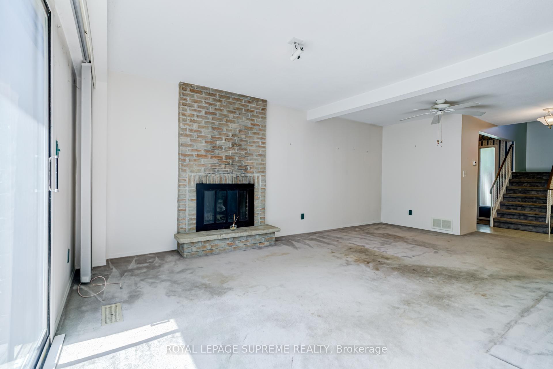 Photo 7 of 88 Salisbury Circle, Brampton, Brampton North — HOMEH