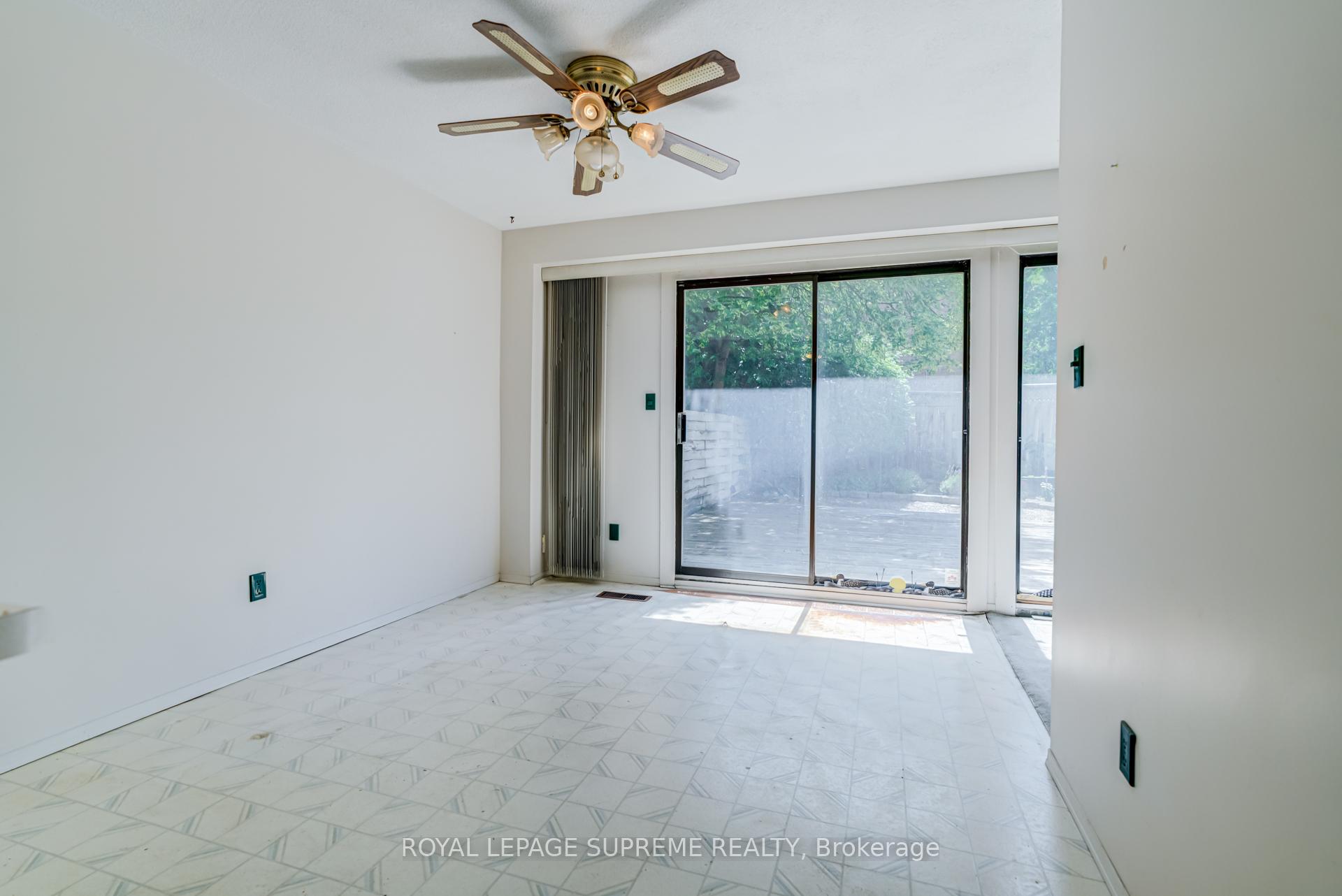 Photo 9 of 88 Salisbury Circle, Brampton, Brampton North — HOMEH