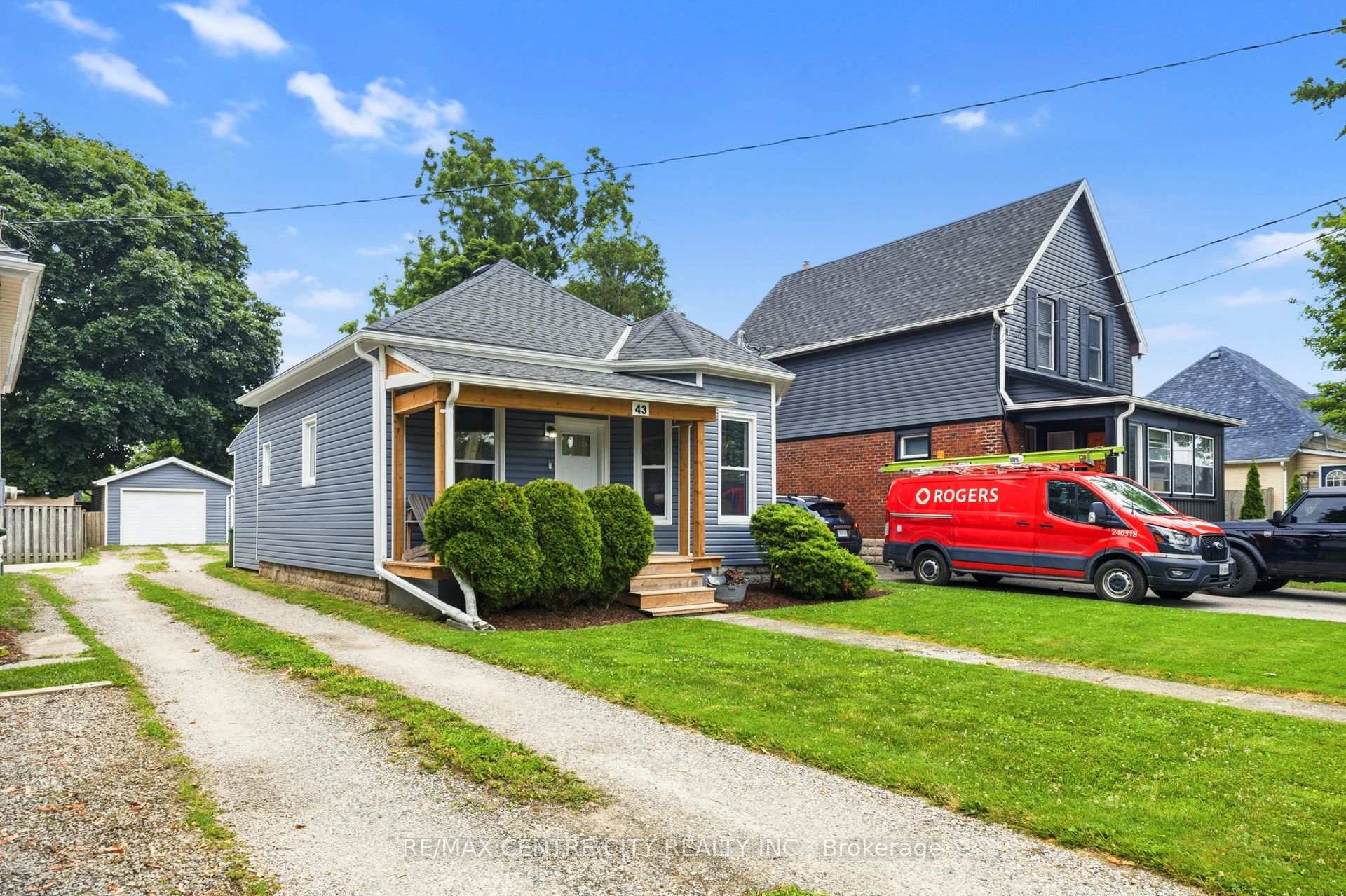Photo 2 of 43 Arthur Avenue, St. Thomas — HOMEH