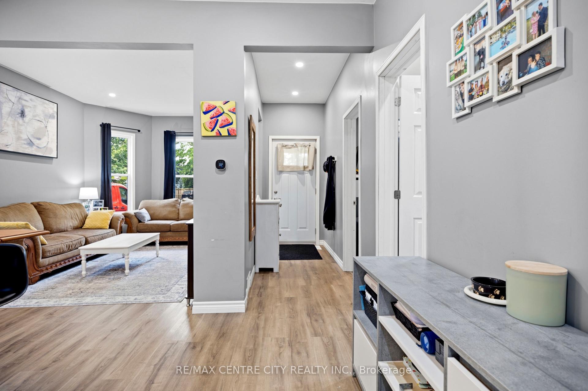 Photo 3 of 43 Arthur Avenue, St. Thomas — HOMEH