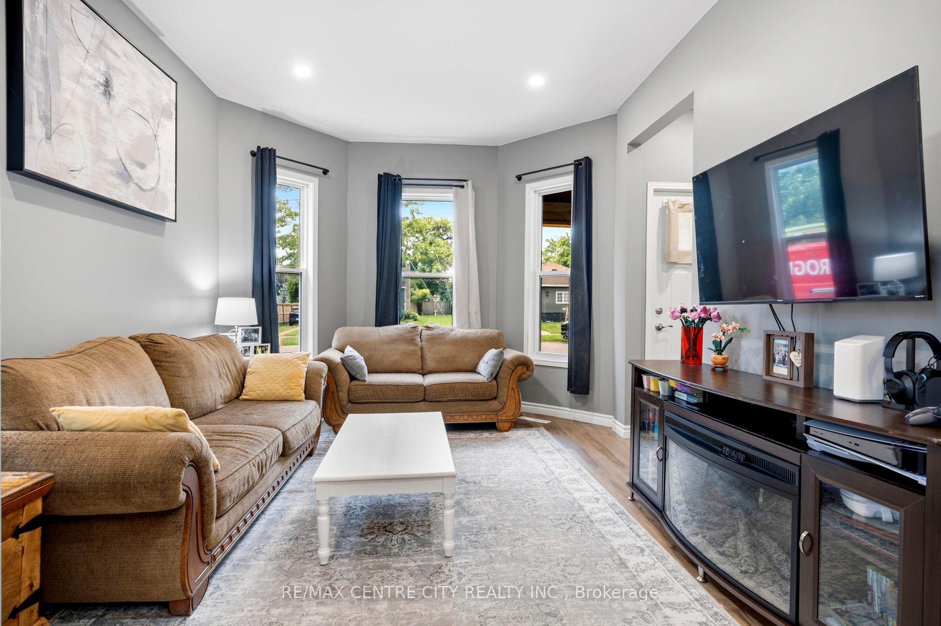 Photo 4 of 43 Arthur Avenue, St. Thomas — HOMEH