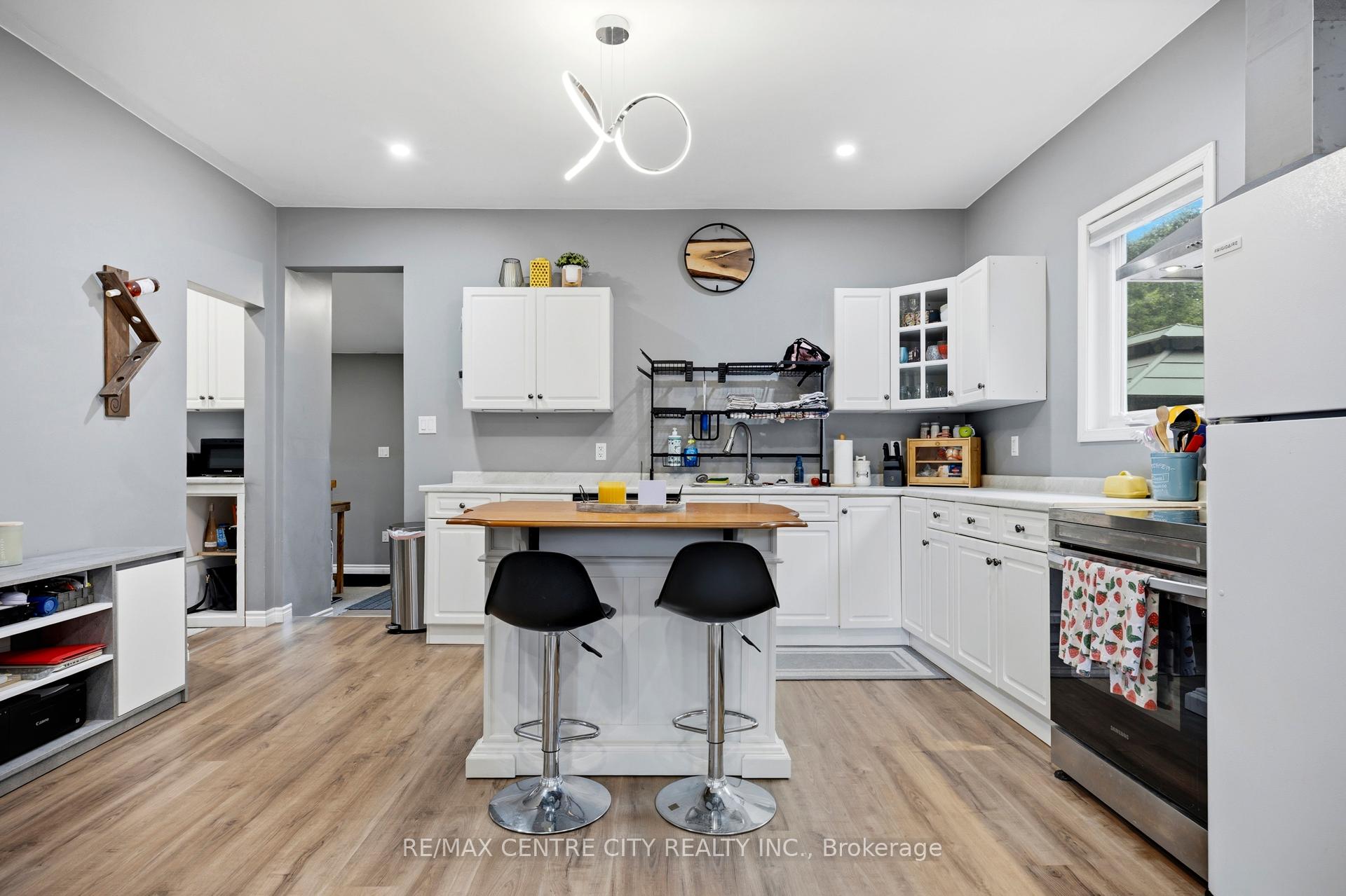 Photo 5 of 43 Arthur Avenue, St. Thomas — HOMEH