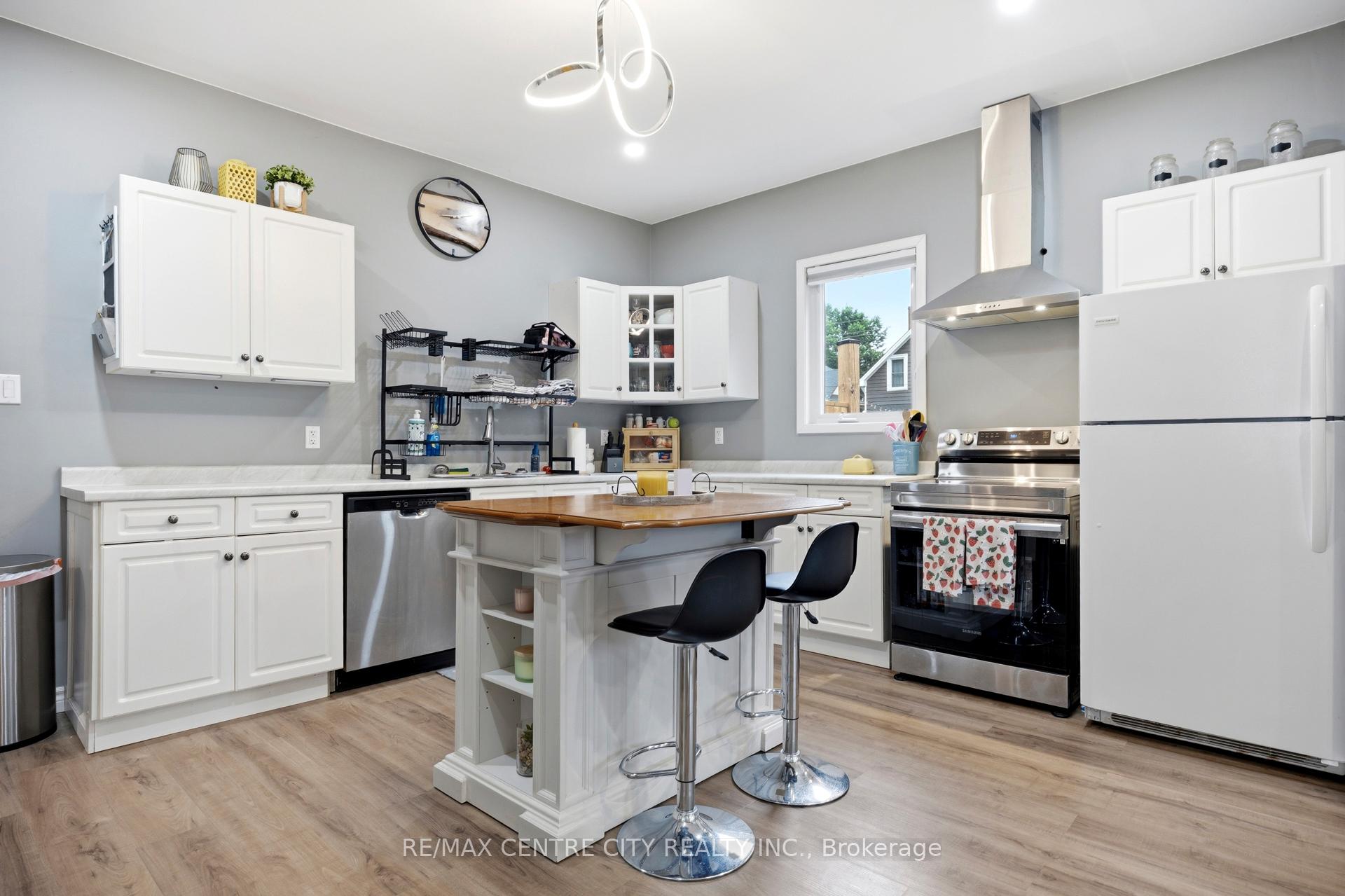 Photo 8 of 43 Arthur Avenue, St. Thomas — HOMEH