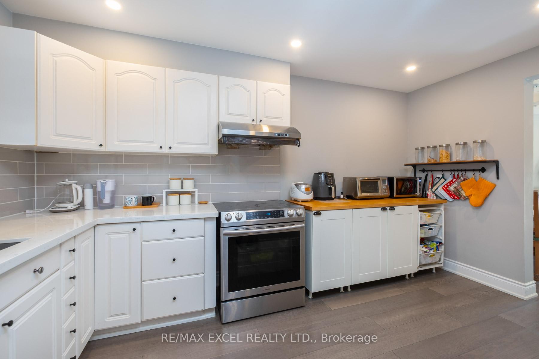 Photo 9 of 9 Applegate Crescent, North York, Hillcrest Village — HOMEH